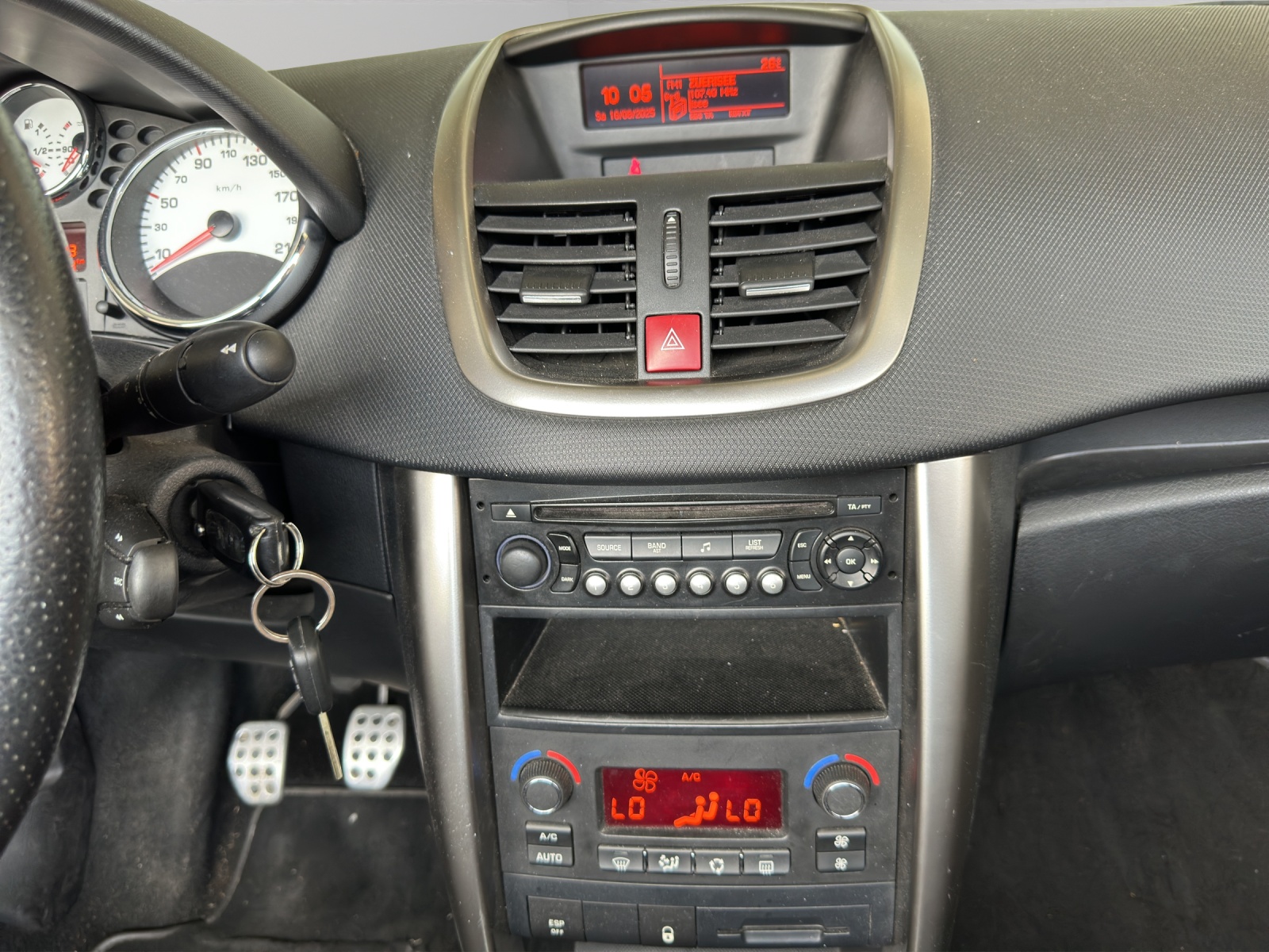 PEUGEOT 207 CC 1.6 16V Turbo Sport-image-12