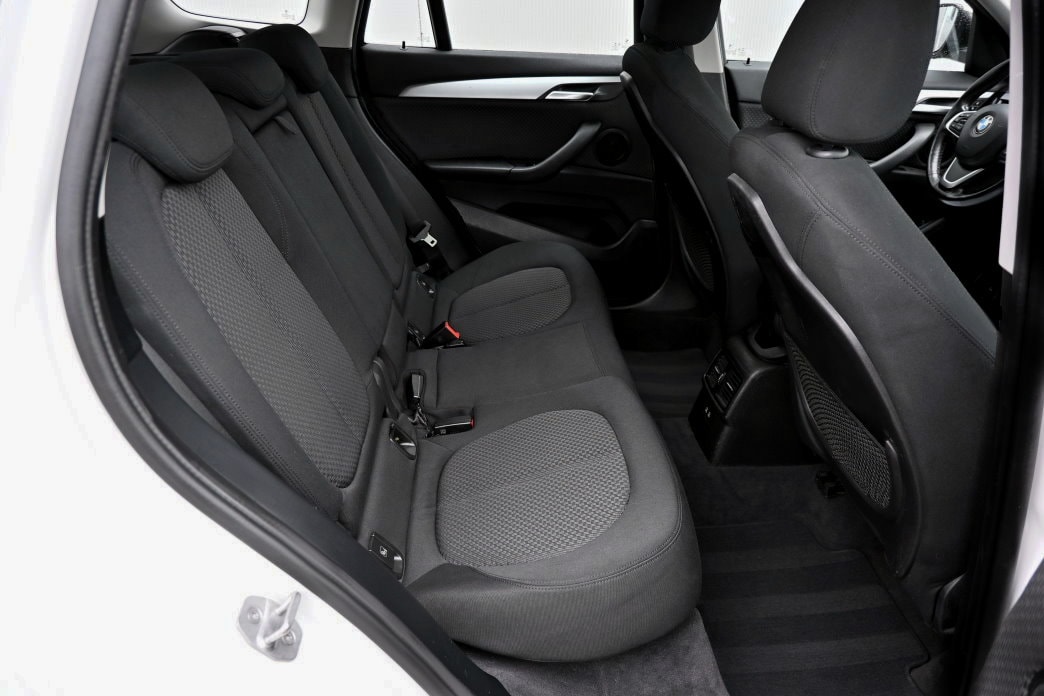 BMW X1 xDrive 18d Essential Edition Steptronic-image-7