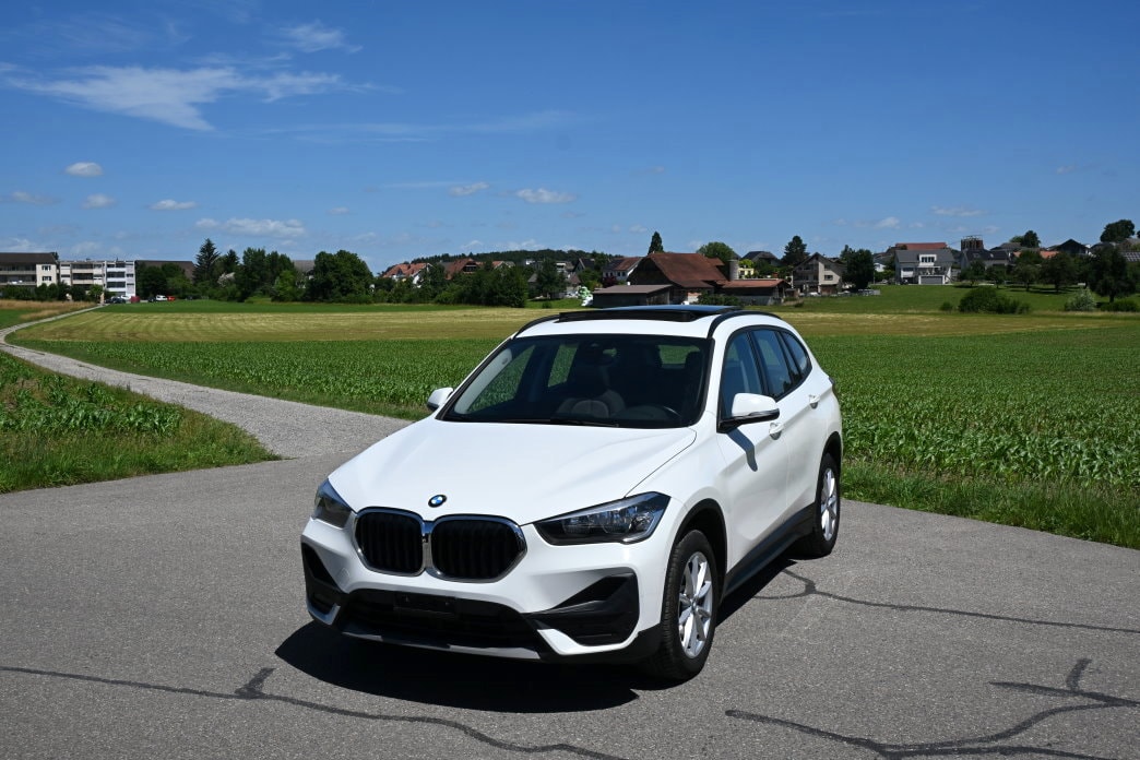 BMW X1 xDrive 18d Essential Edition Steptronic-image-0