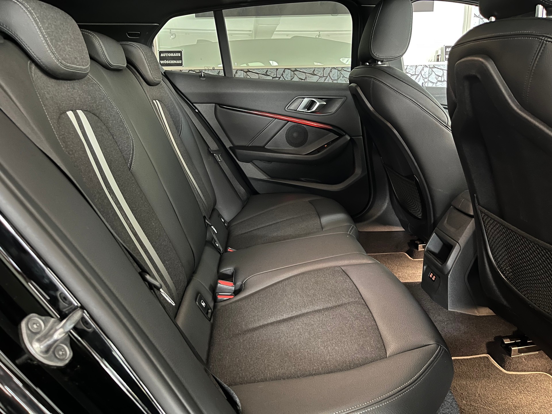 BMW 118d Sport Line-image-5