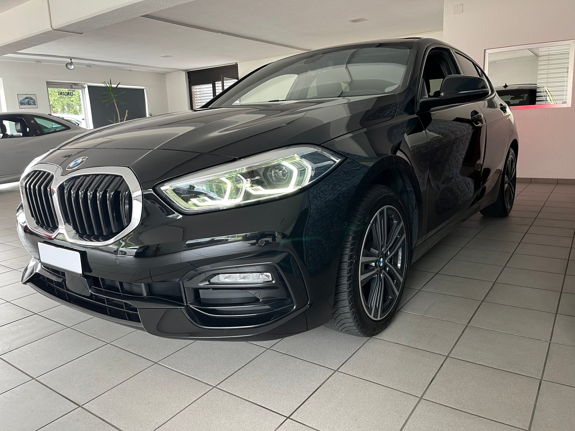 BMW 118d Sport Line-image-4