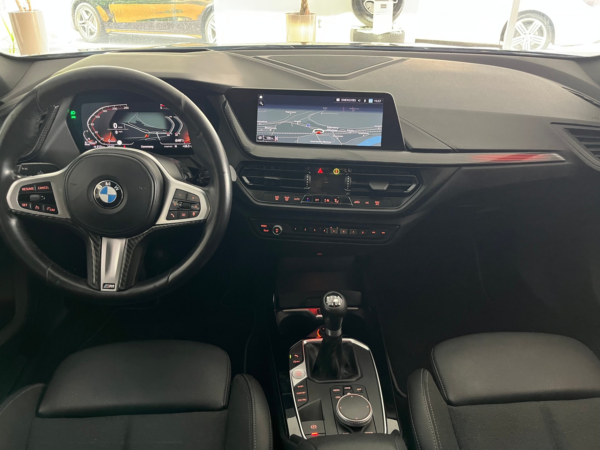 BMW 118d Sport Line-image-8