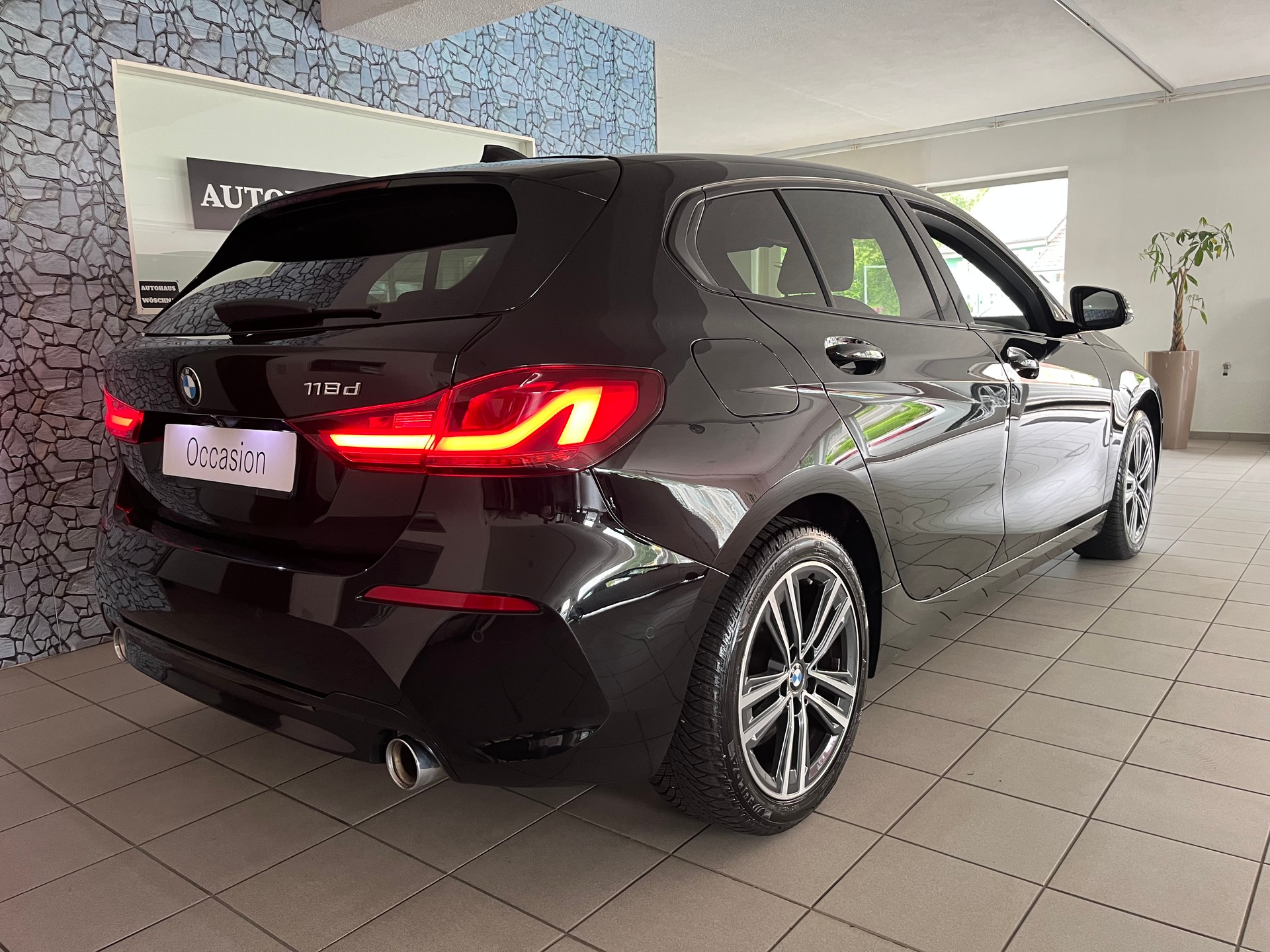 BMW 118d Sport Line-image-2