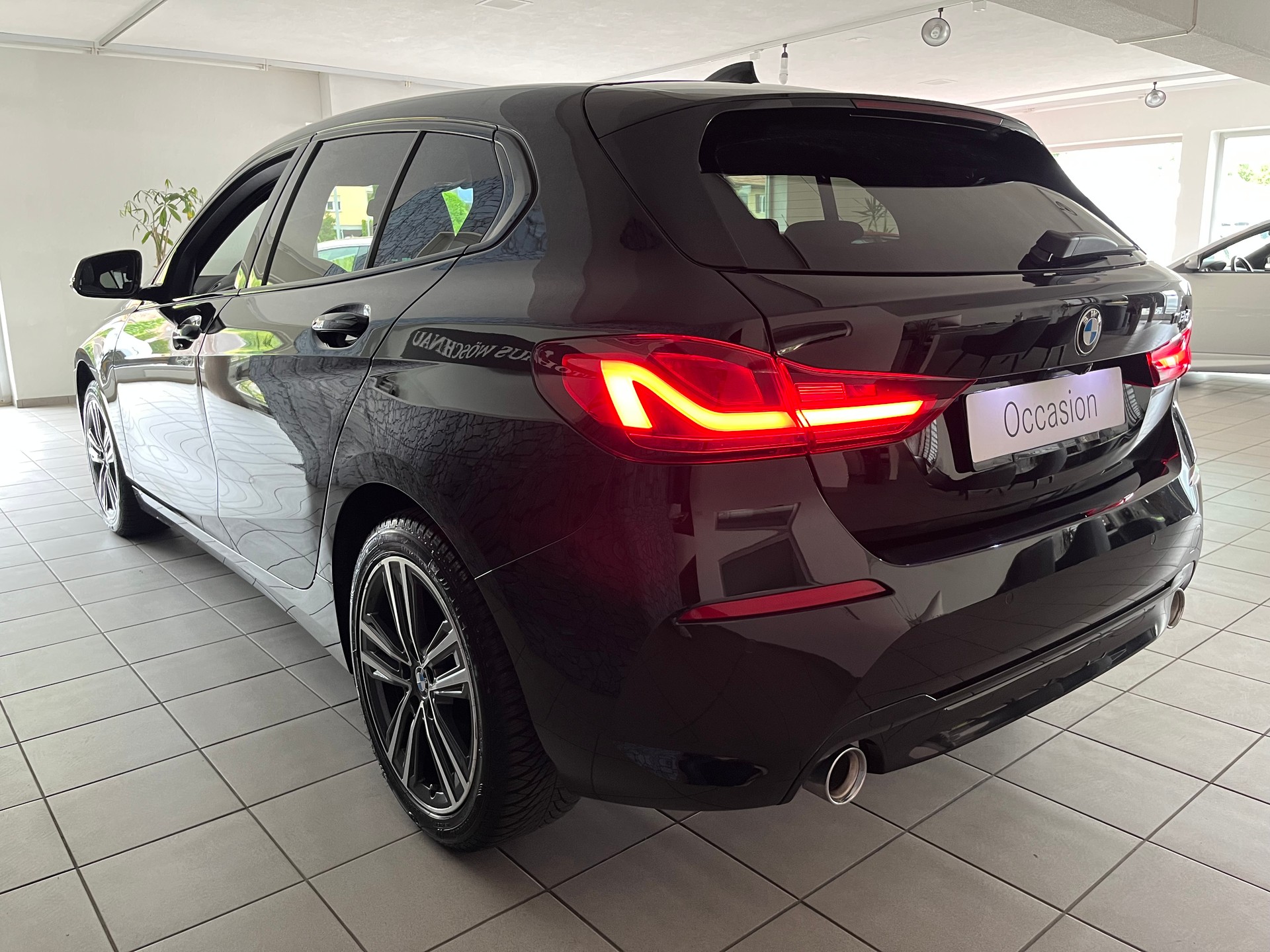 BMW 118d Sport Line-image-3