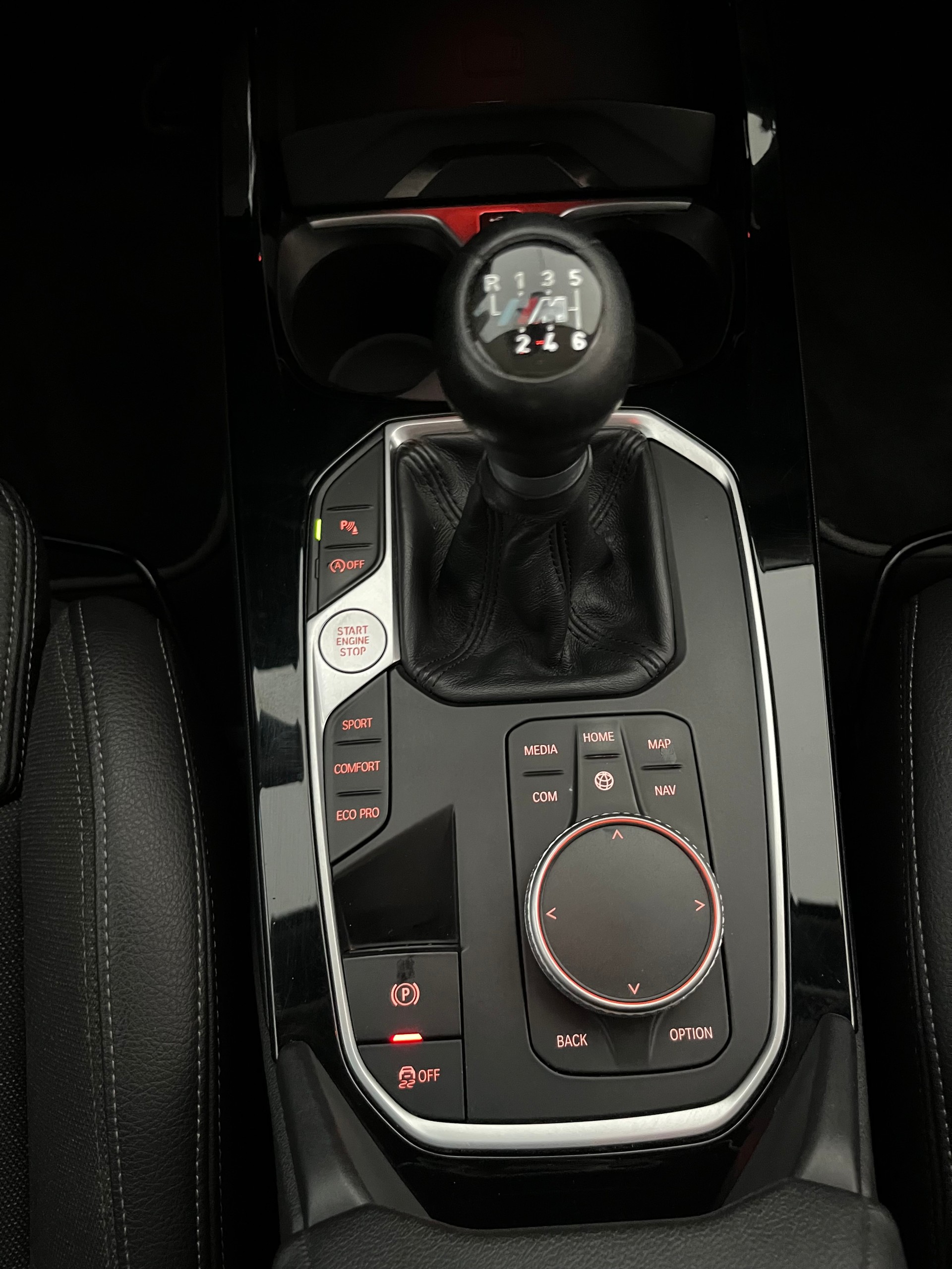 BMW 118d Sport Line-image-10