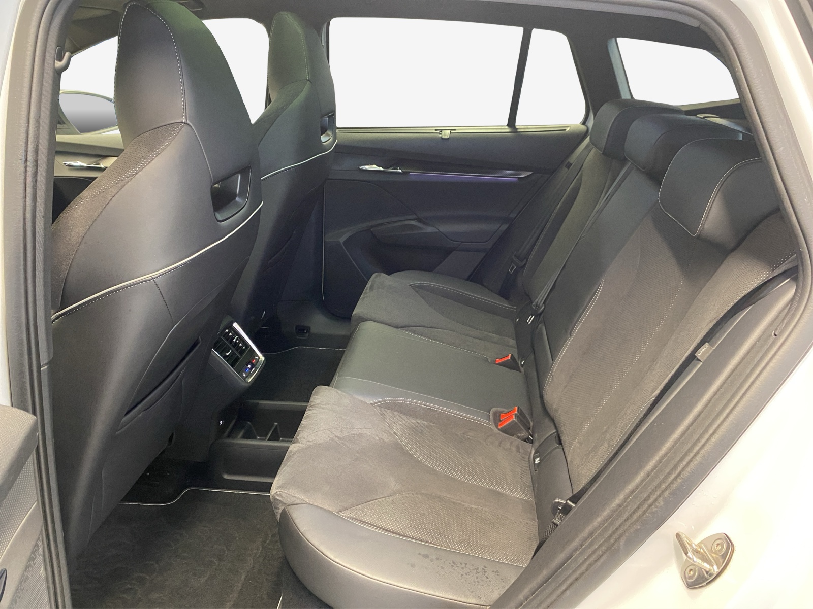 SKODA Enyaq iV 80x SportLine-image-11