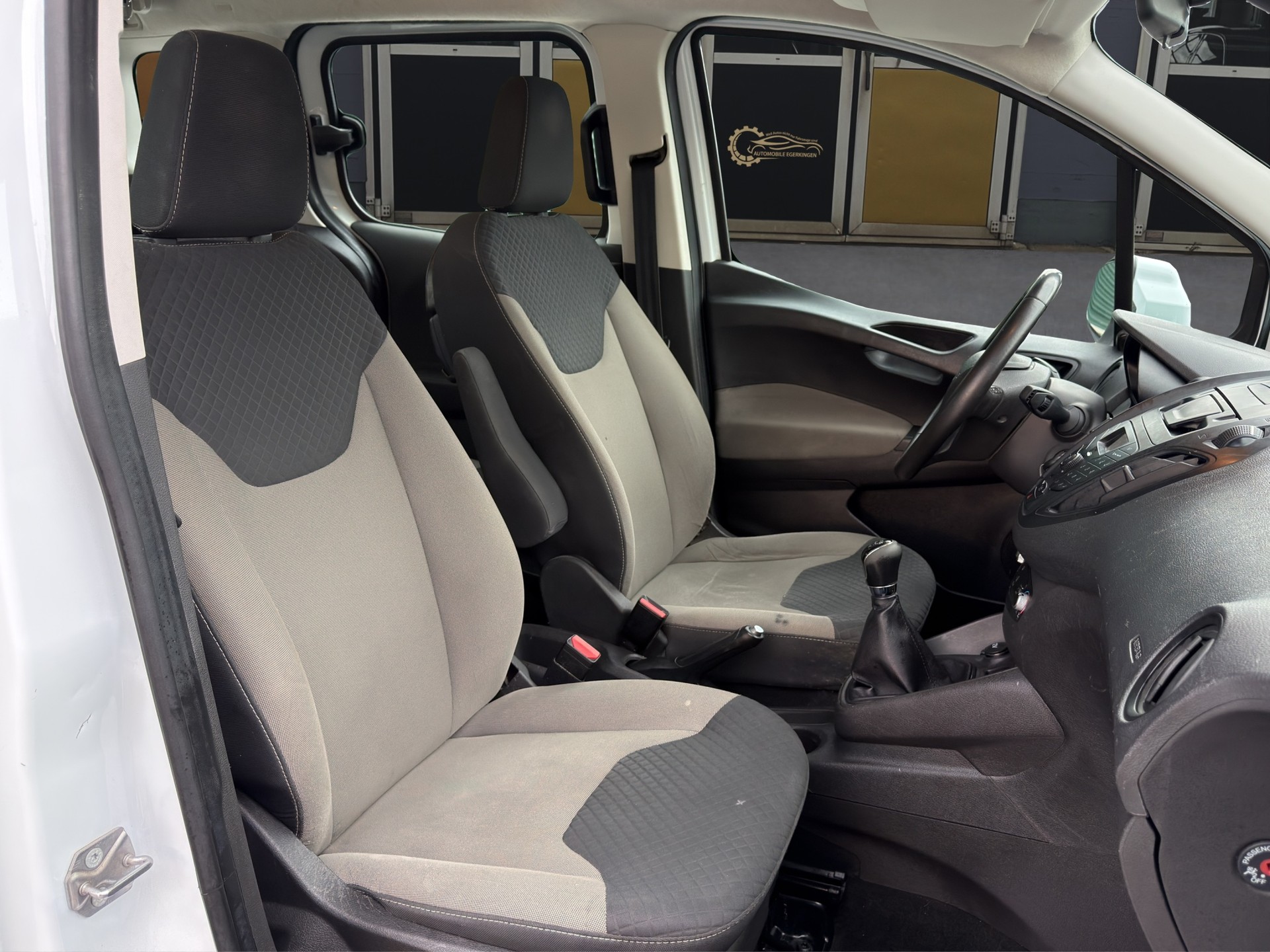 FORD Tourneo Courier 1.0 SCTi Trend-image-9
