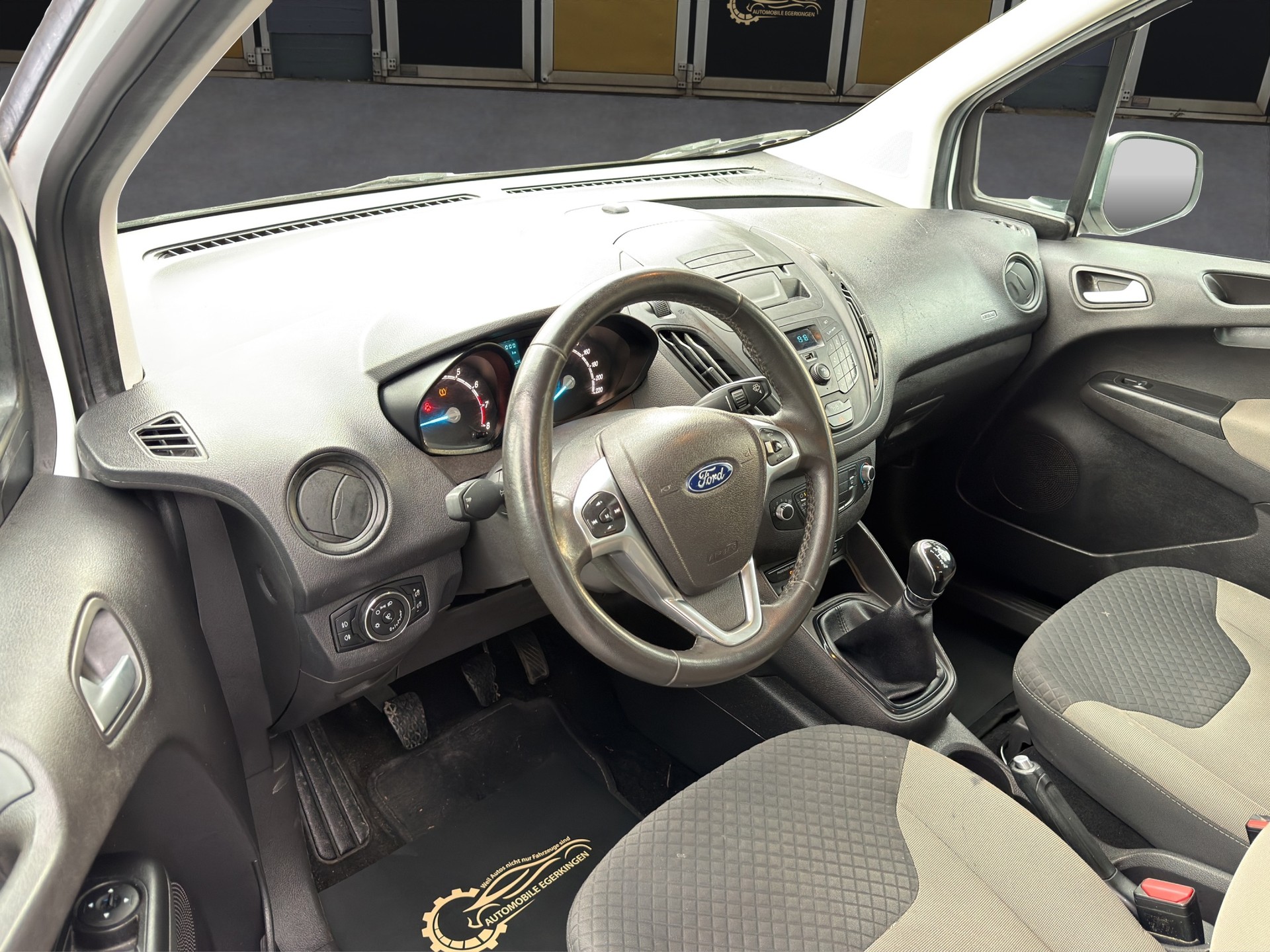 FORD Tourneo Courier 1.0 SCTi Trend-image-8
