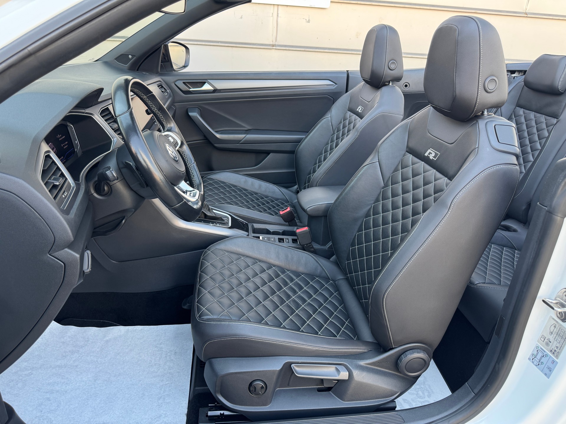 VW T-Roc Cabriolet 1.5 TSI EVO R-Line DSG-image-5