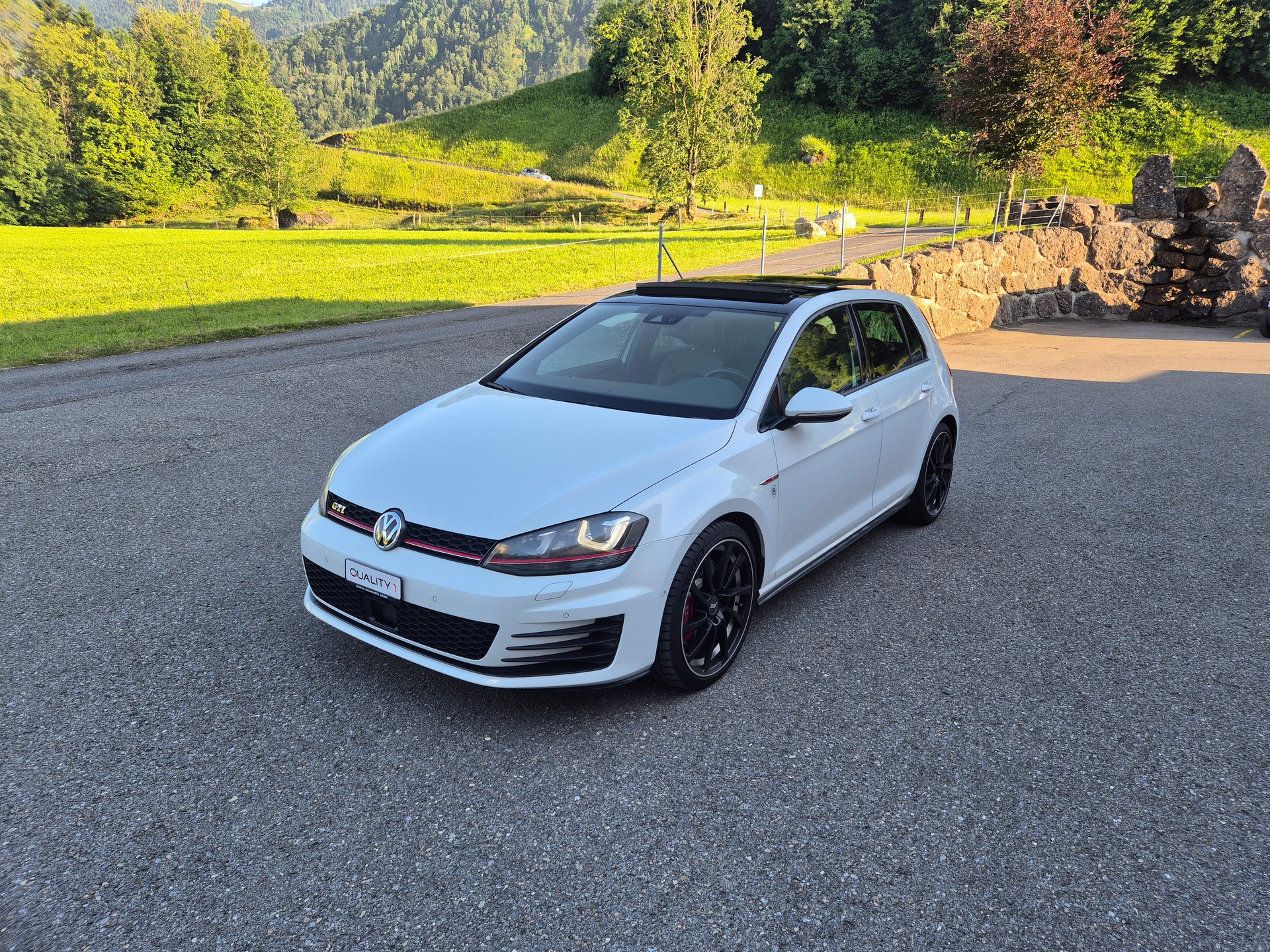 VW Golf 2.0 TSI GTI Performance DSG-image-0