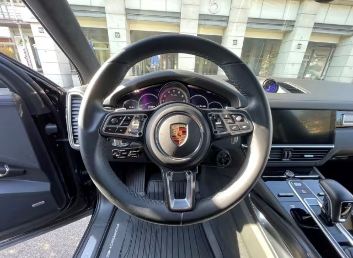 PORSCHE 4.0 V8 Turbo-image-4