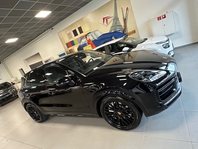 PORSCHE 4.0 V8 Turbo-image-0