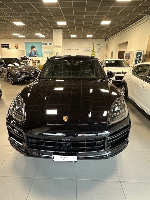 PORSCHE 4.0 V8 Turbo-image-1