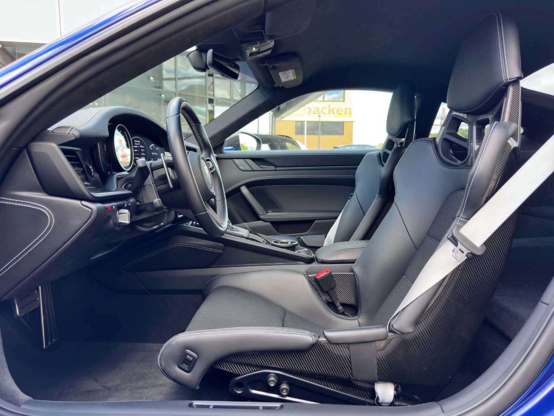 PORSCHE 911 GT3 mit Touring-Paket-image-14