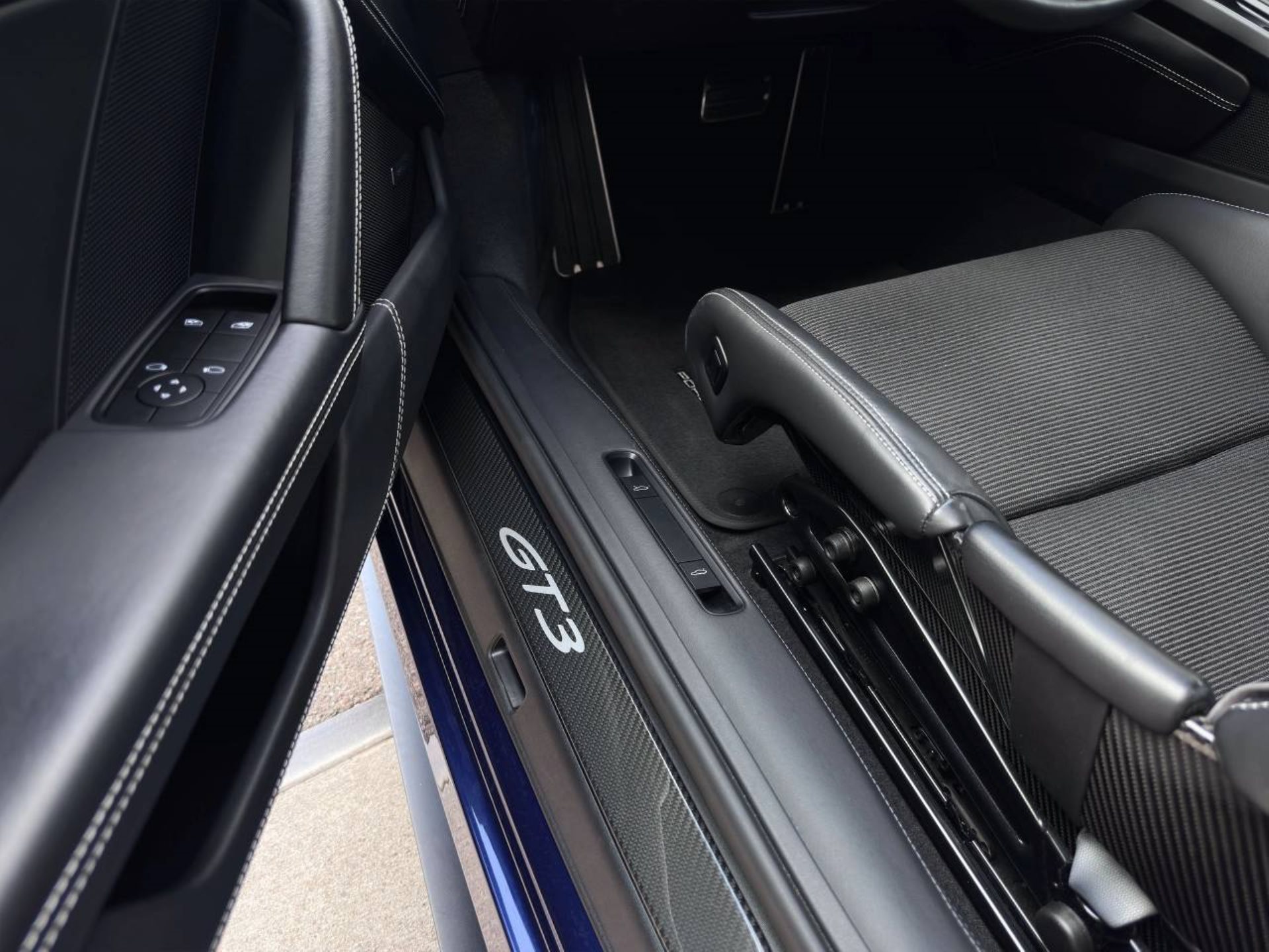 PORSCHE 911 GT3 mit Touring-Paket-image-25