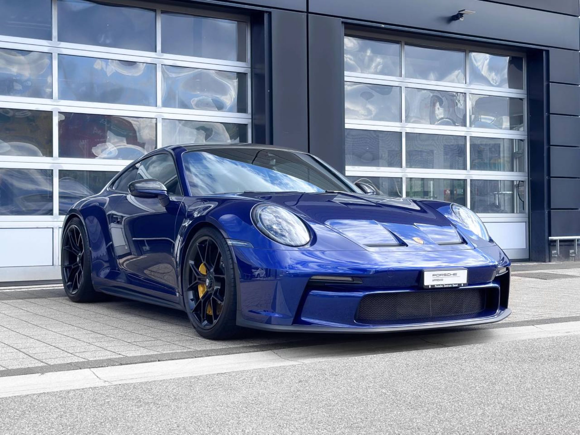 PORSCHE 911 GT3 mit Touring-Paket-image-8