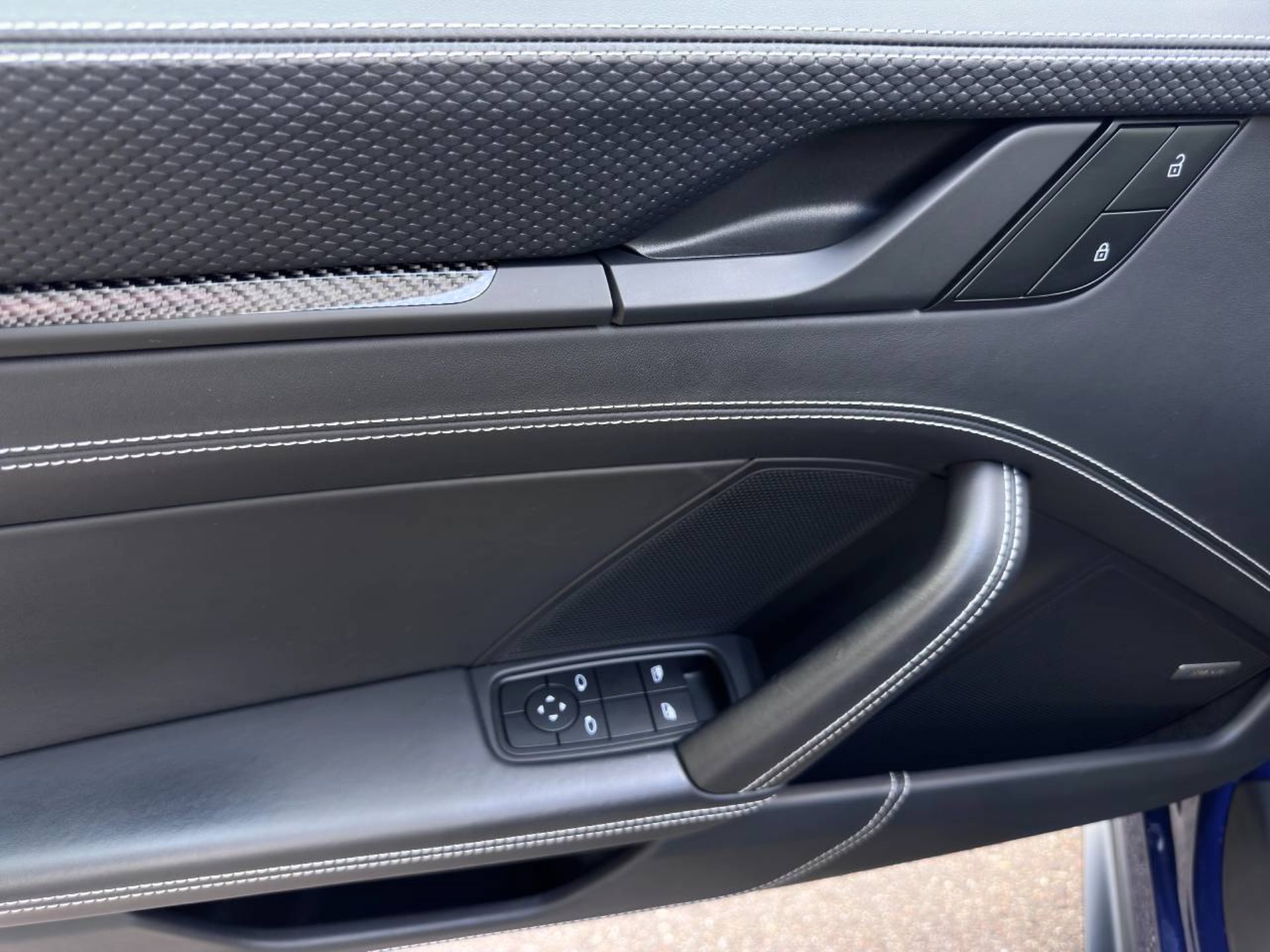 PORSCHE 911 GT3 mit Touring-Paket-image-15