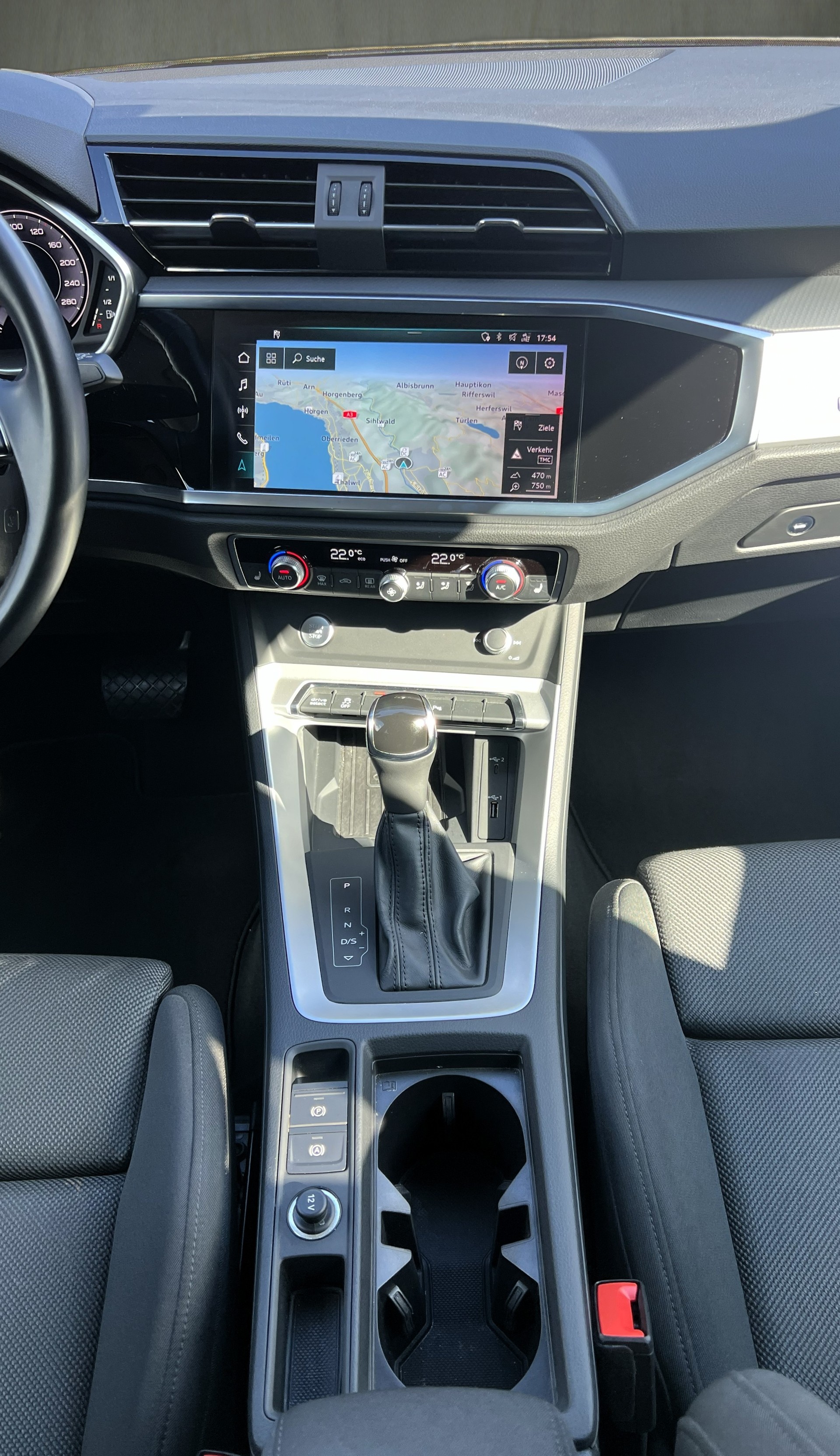 AUDI Q3 40 TDI advanced Attraction quattro S-tronic-image-21