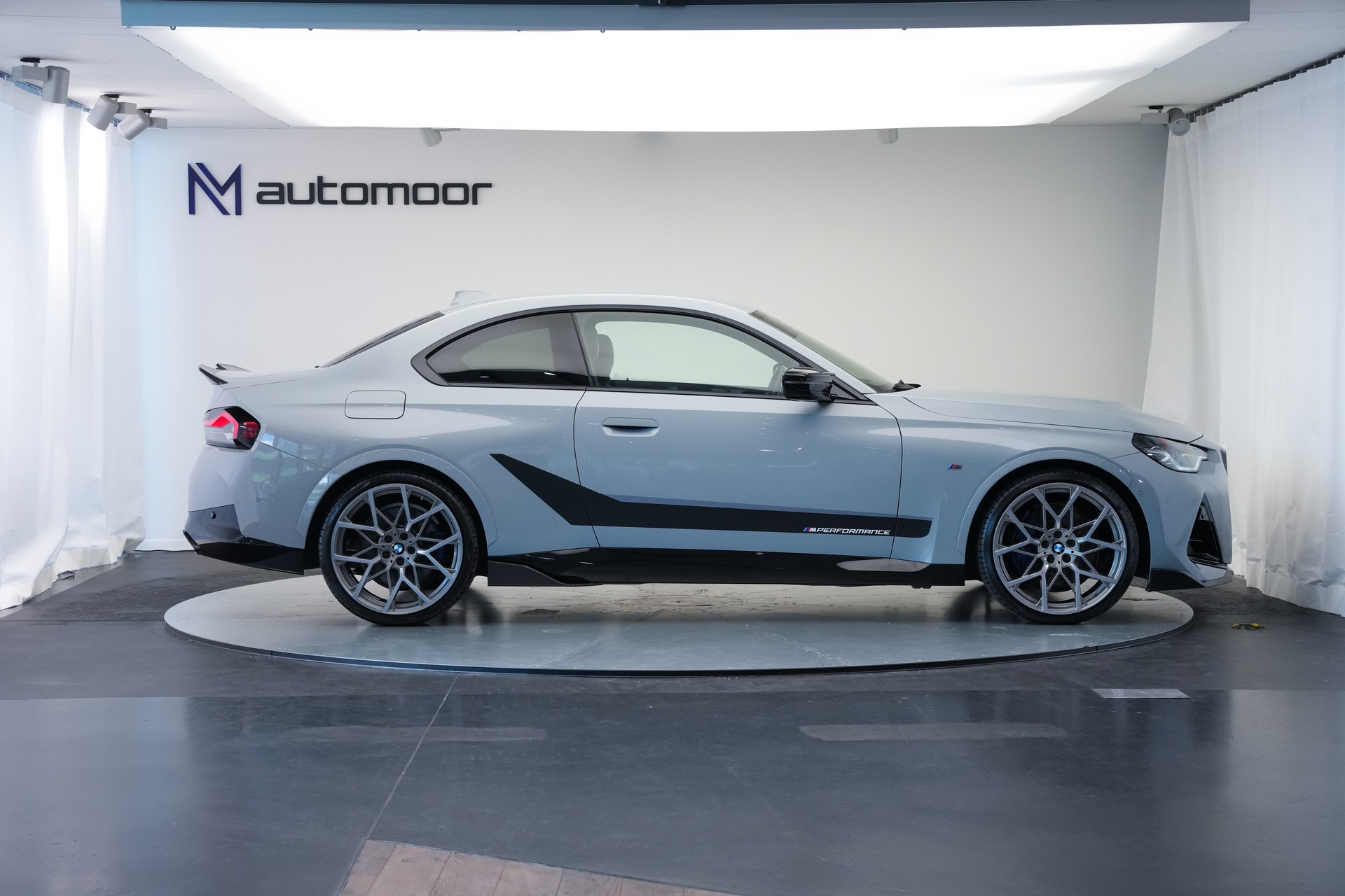 BMW M240i xDrive Steptronic *M Performance Kit* *Carbon*-image-3