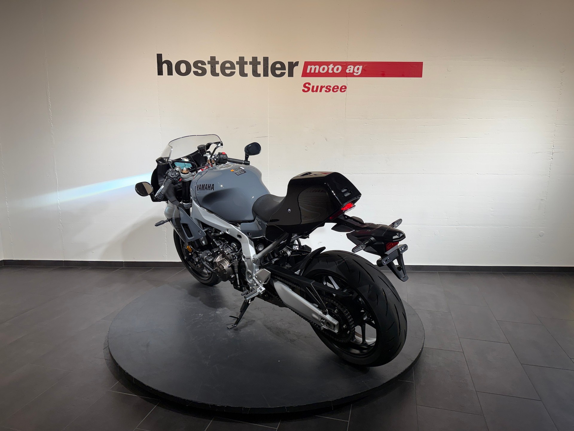 YAMAHA XSR 900 GP-showroom-element-1