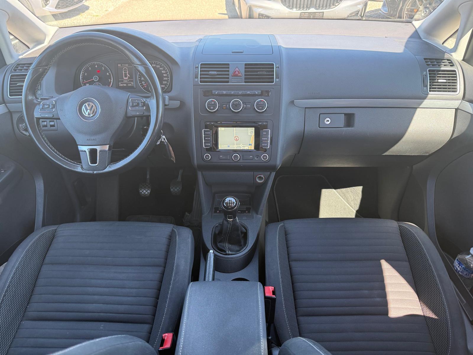 VW Touran 1.4 TSI 140 Trendline-image-8