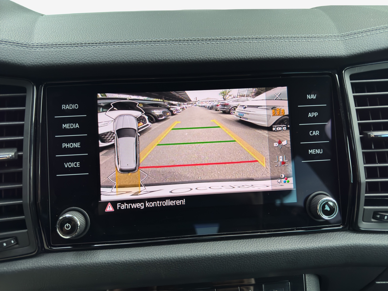 SKODA Kodiaq 2.0 TDI CR Clever 4x4 DSG-image-15