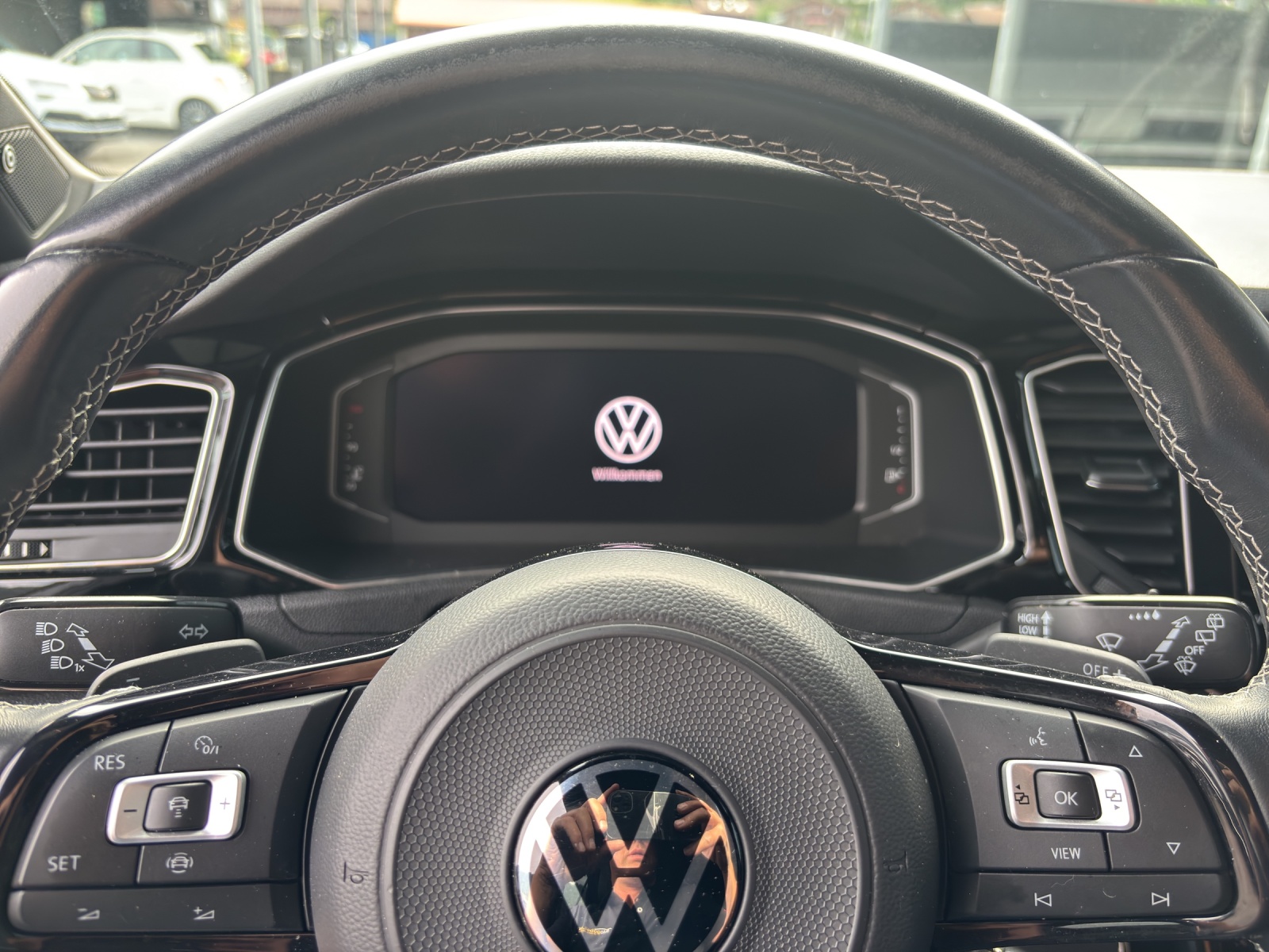 VW T-Roc 2.0 TSI R DSG 4Motion-image-5