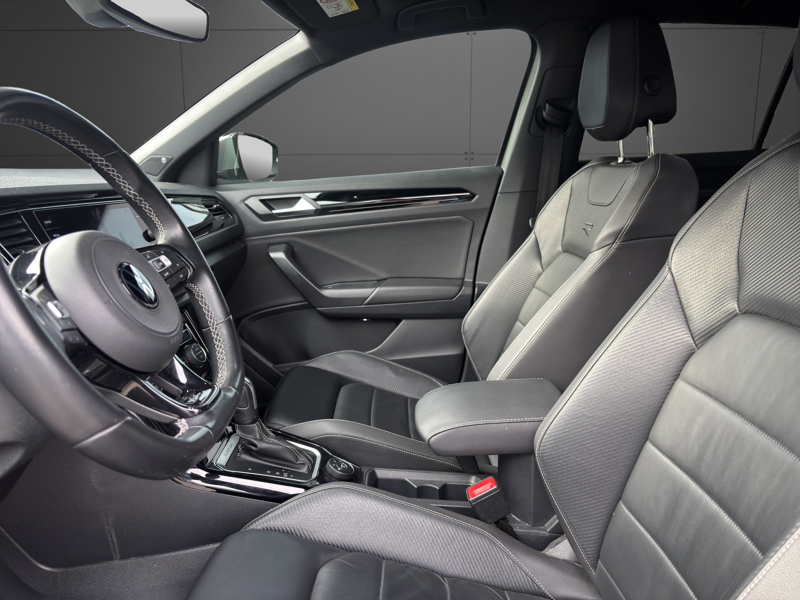 VW T-Roc 2.0 TSI R DSG 4Motion-image-2
