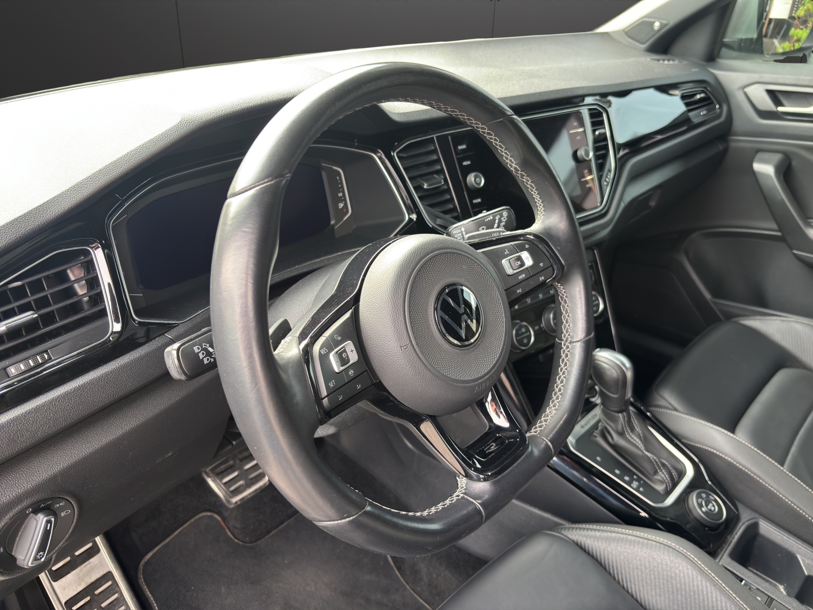 VW T-Roc 2.0 TSI R DSG 4Motion-image-3