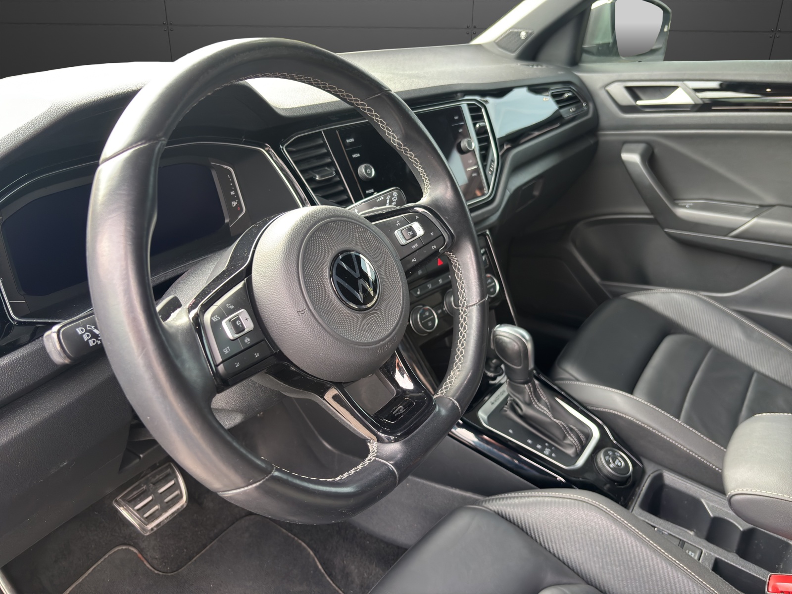 VW T-Roc 2.0 TSI R DSG 4Motion-image-4