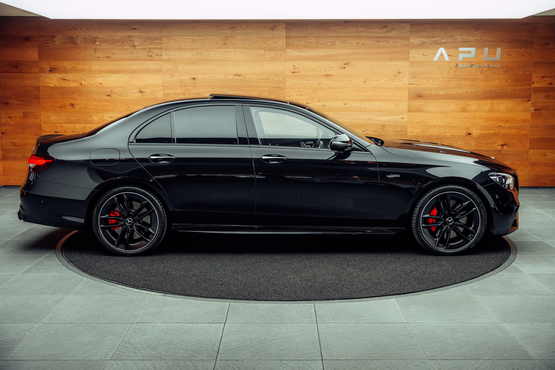 MERCEDES-BENZ AMG E 53 4Matic + Speedshift 9G-TCT-showroom-element-1