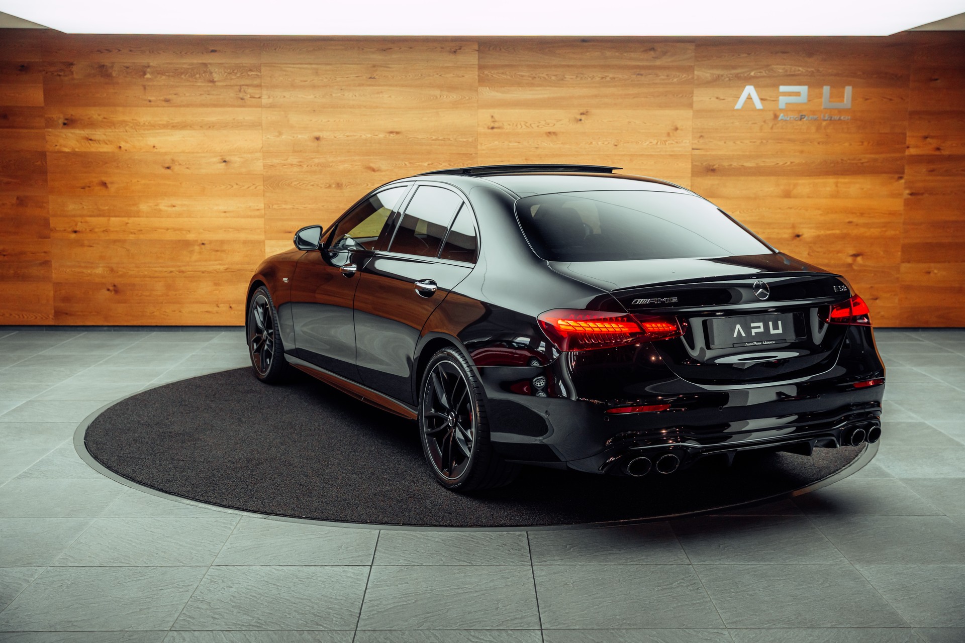 MERCEDES-BENZ AMG E 53 4Matic + Speedshift 9G-TCT-showroom-element-3