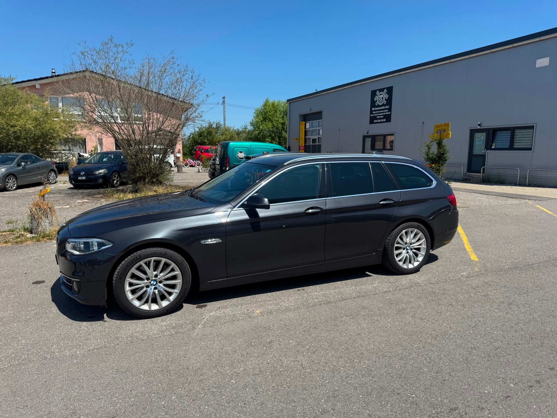 BMW 528i Touring xDrive Steptronic-showroom-element-2