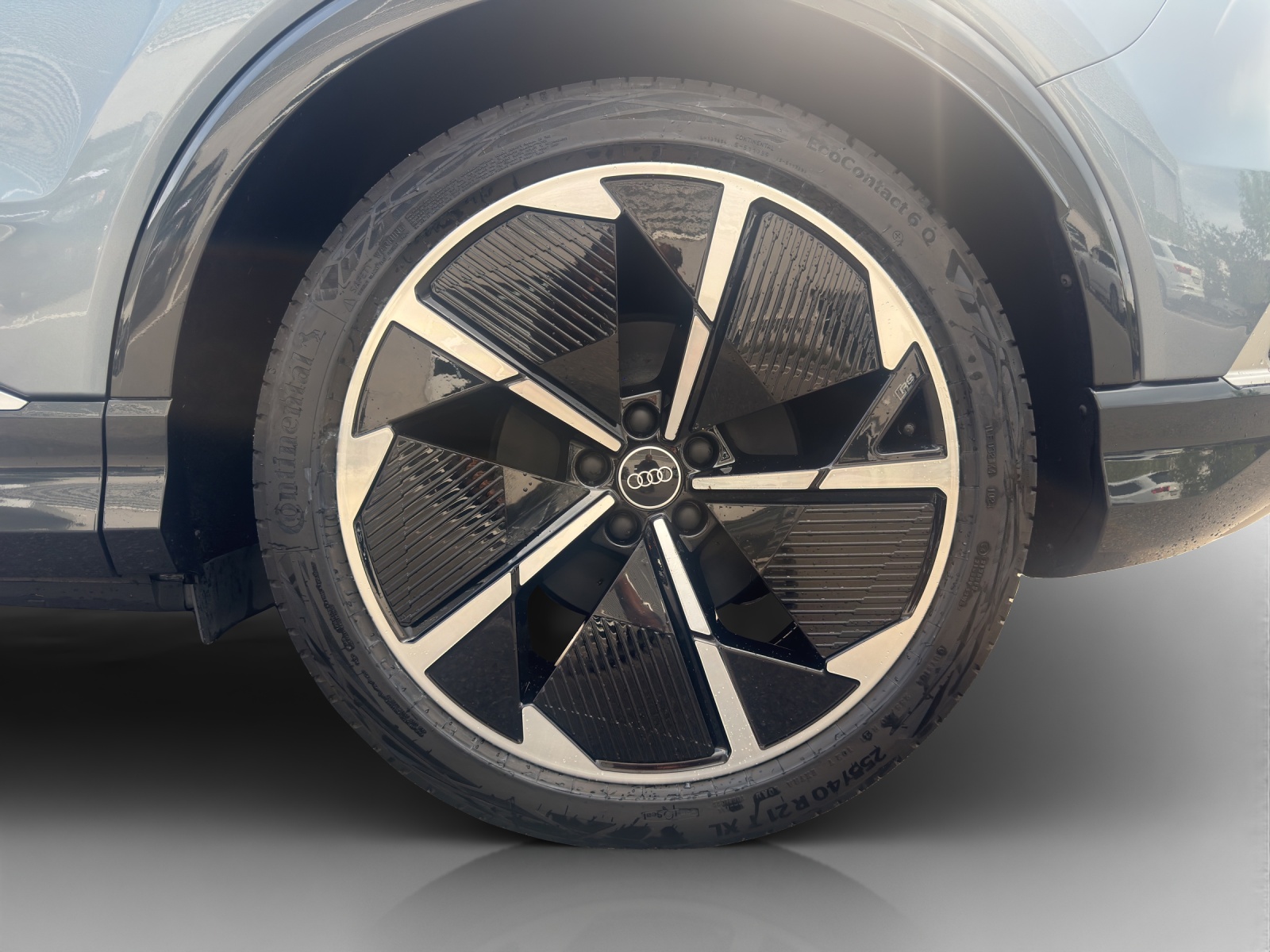 AUDI Q4 e-tron 50 quattro-image-13