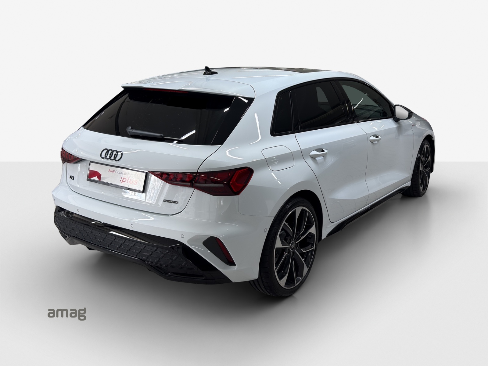 AUDI A3 Sportback TFSI 150 kW quattro S line S tronic-image-4