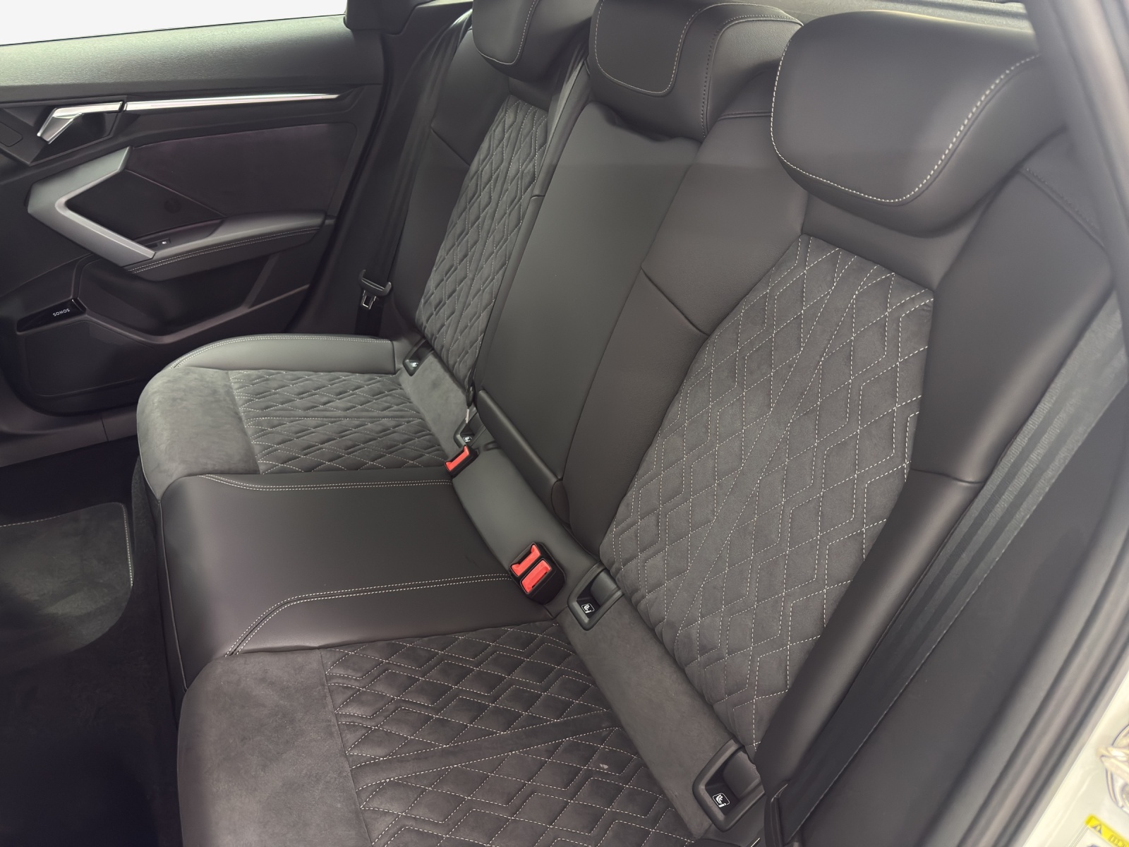 AUDI A3 Sportback TFSI 150 kW quattro S line S tronic-image-11