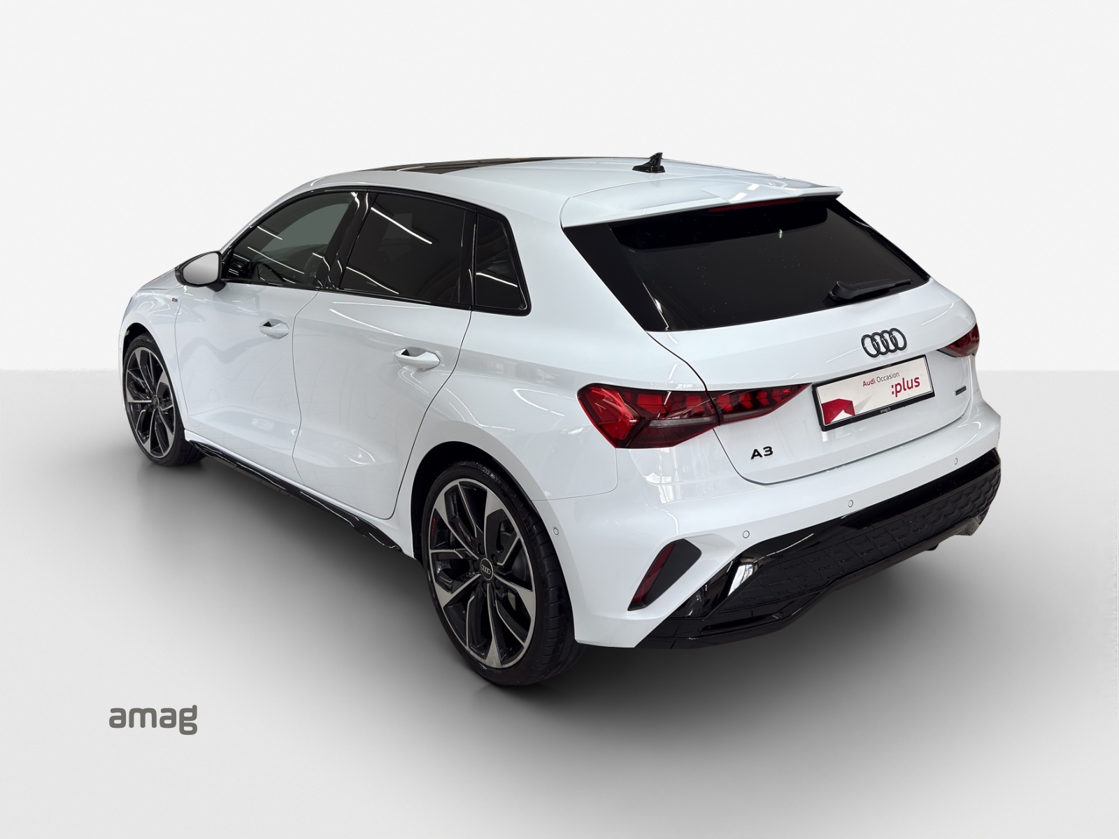 AUDI A3 Sportback TFSI 150 kW quattro S line S tronic-image-2