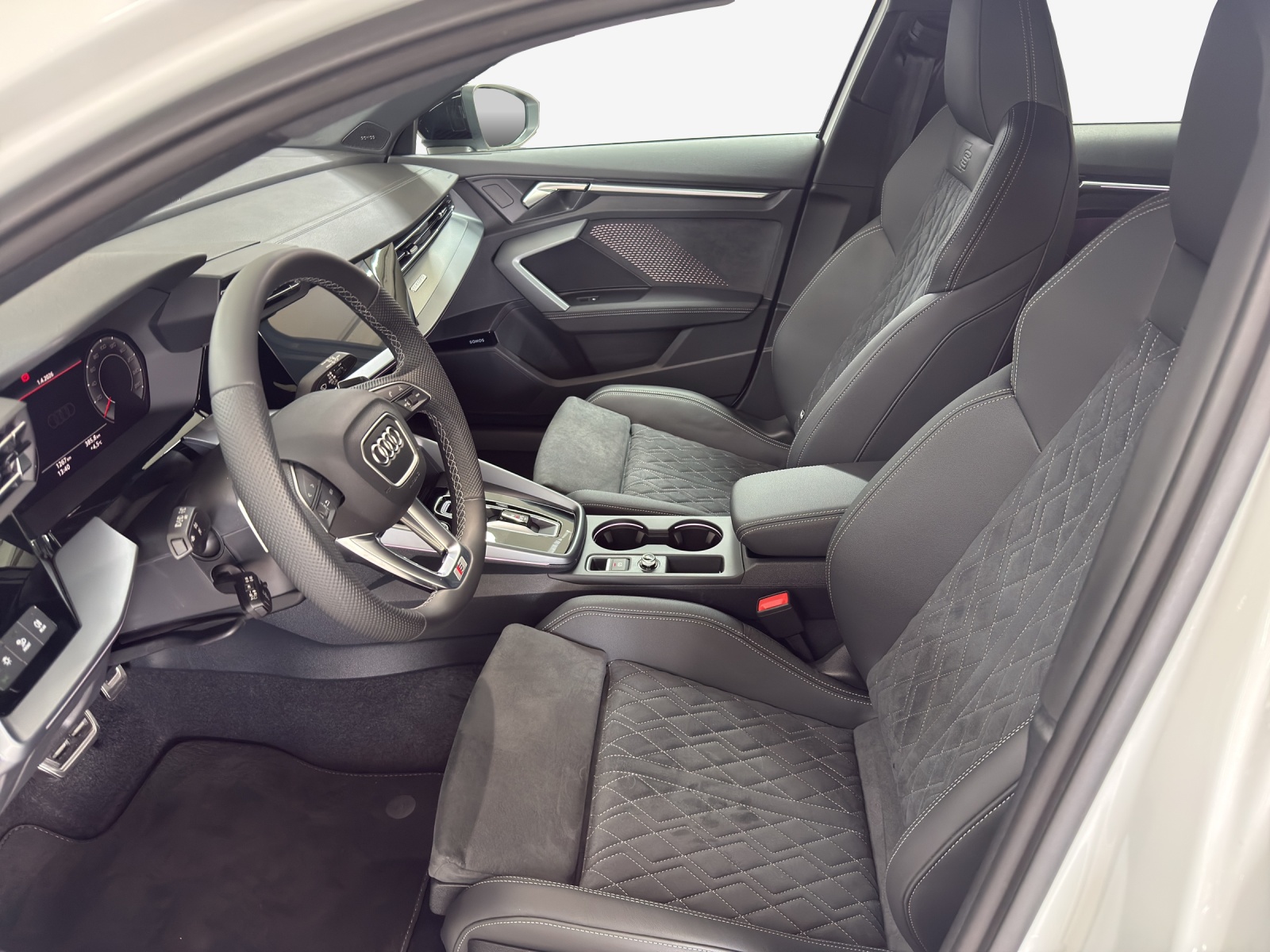 AUDI A3 Sportback TFSI 150 kW quattro S line S tronic-image-7