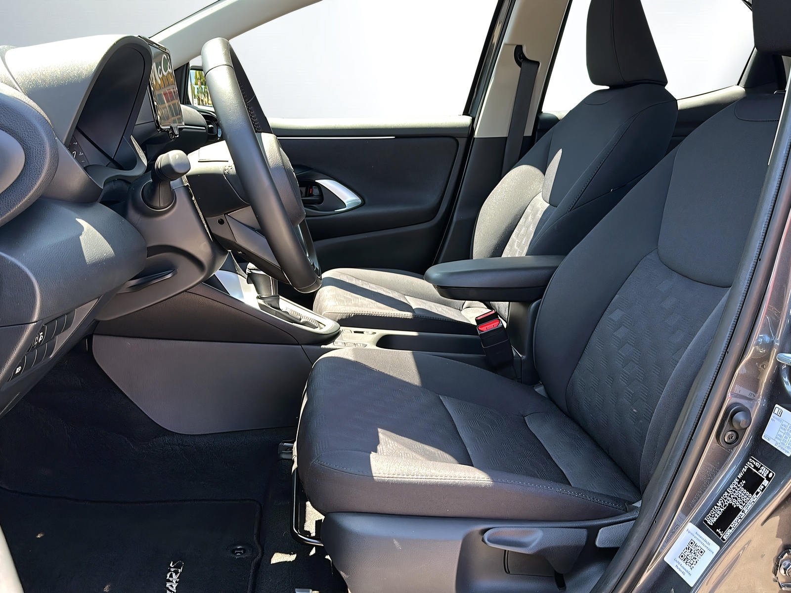 TOYOTA Yaris 1.5 Comfort e-CVT-image-3