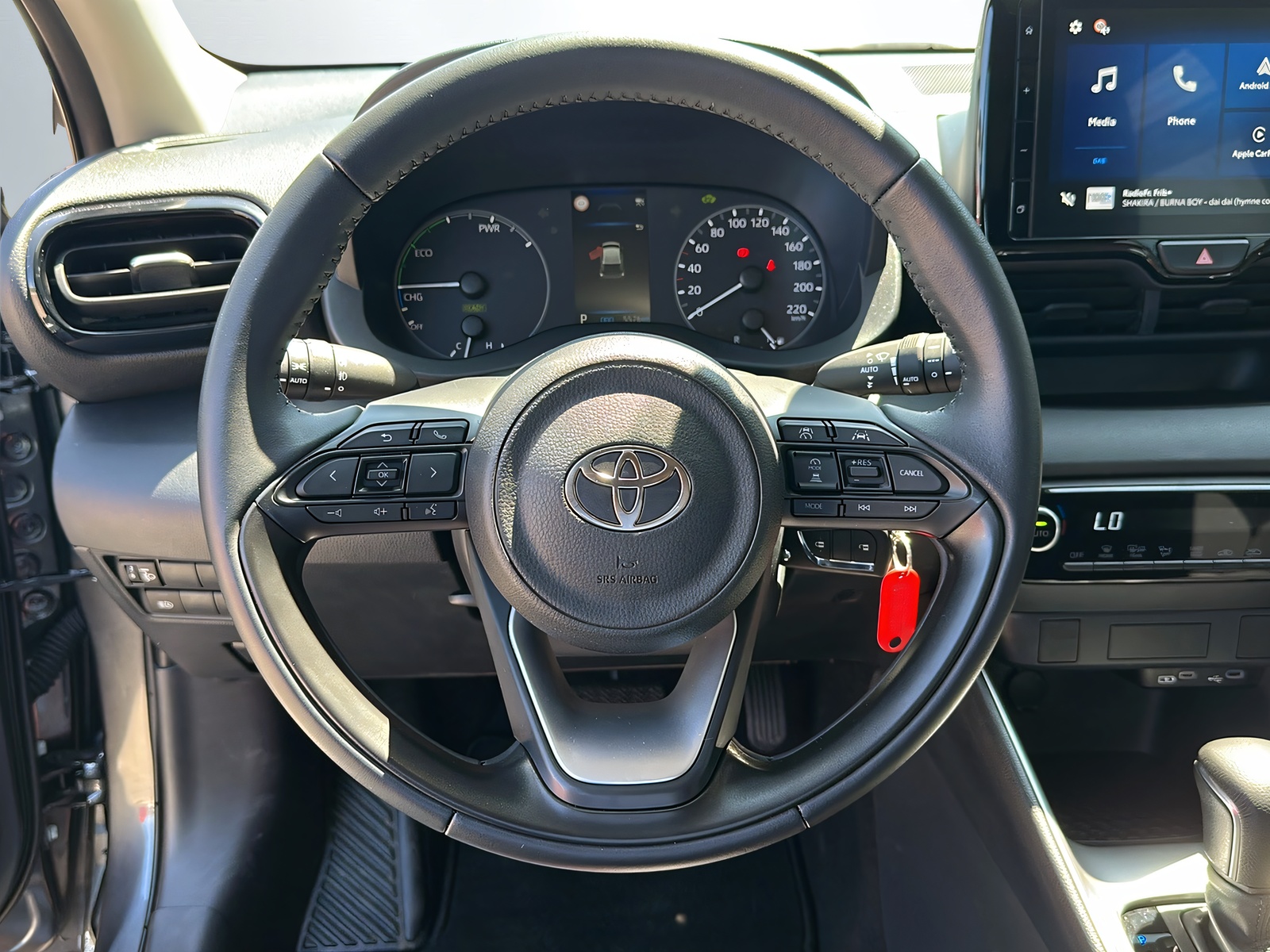 TOYOTA Yaris 1.5 Comfort e-CVT-image-6