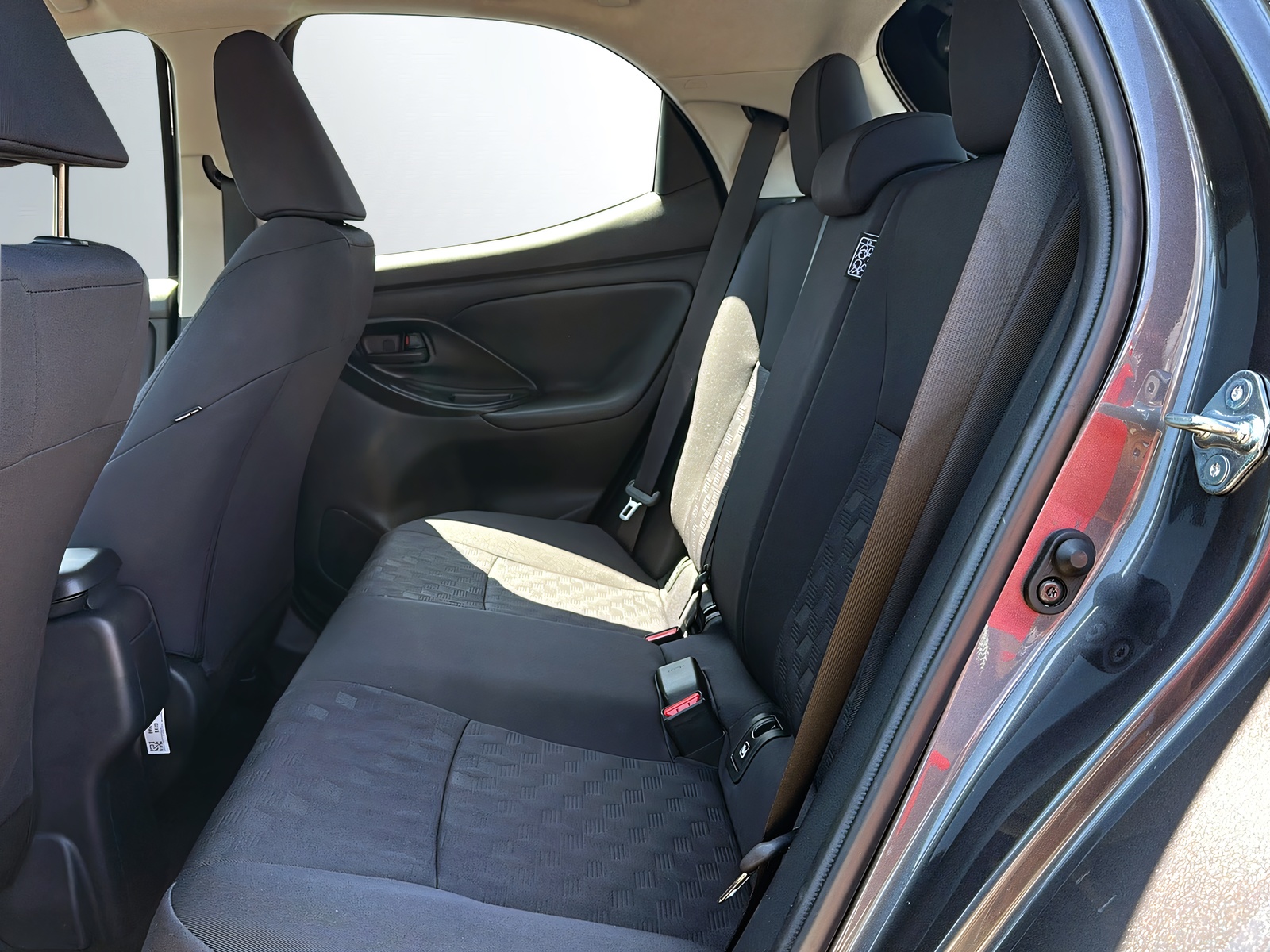 TOYOTA Yaris 1.5 Comfort e-CVT-image-7