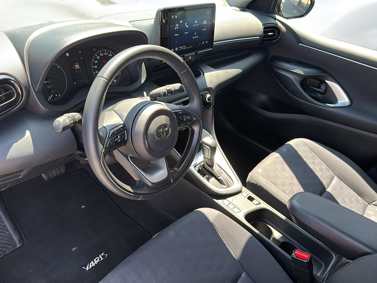 TOYOTA Yaris 1.5 Comfort e-CVT-image-4