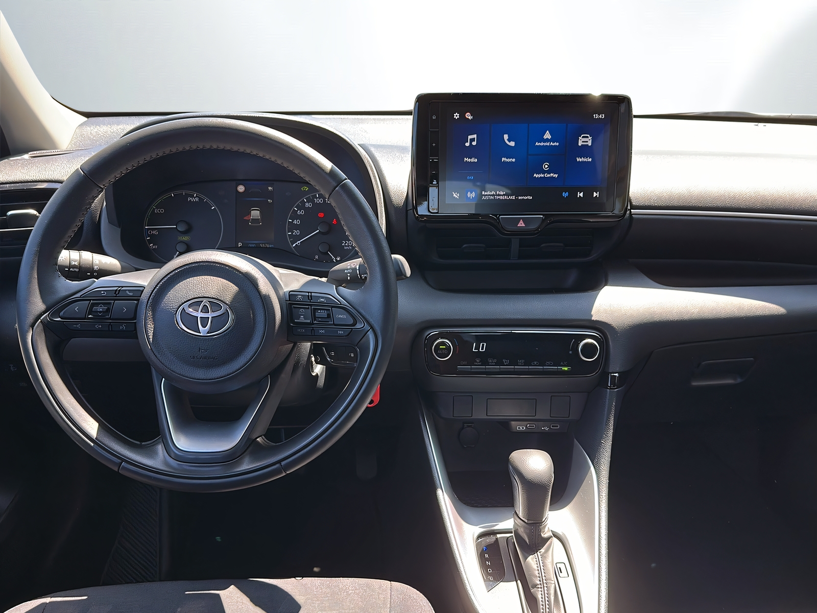 TOYOTA Yaris 1.5 Comfort e-CVT-image-5