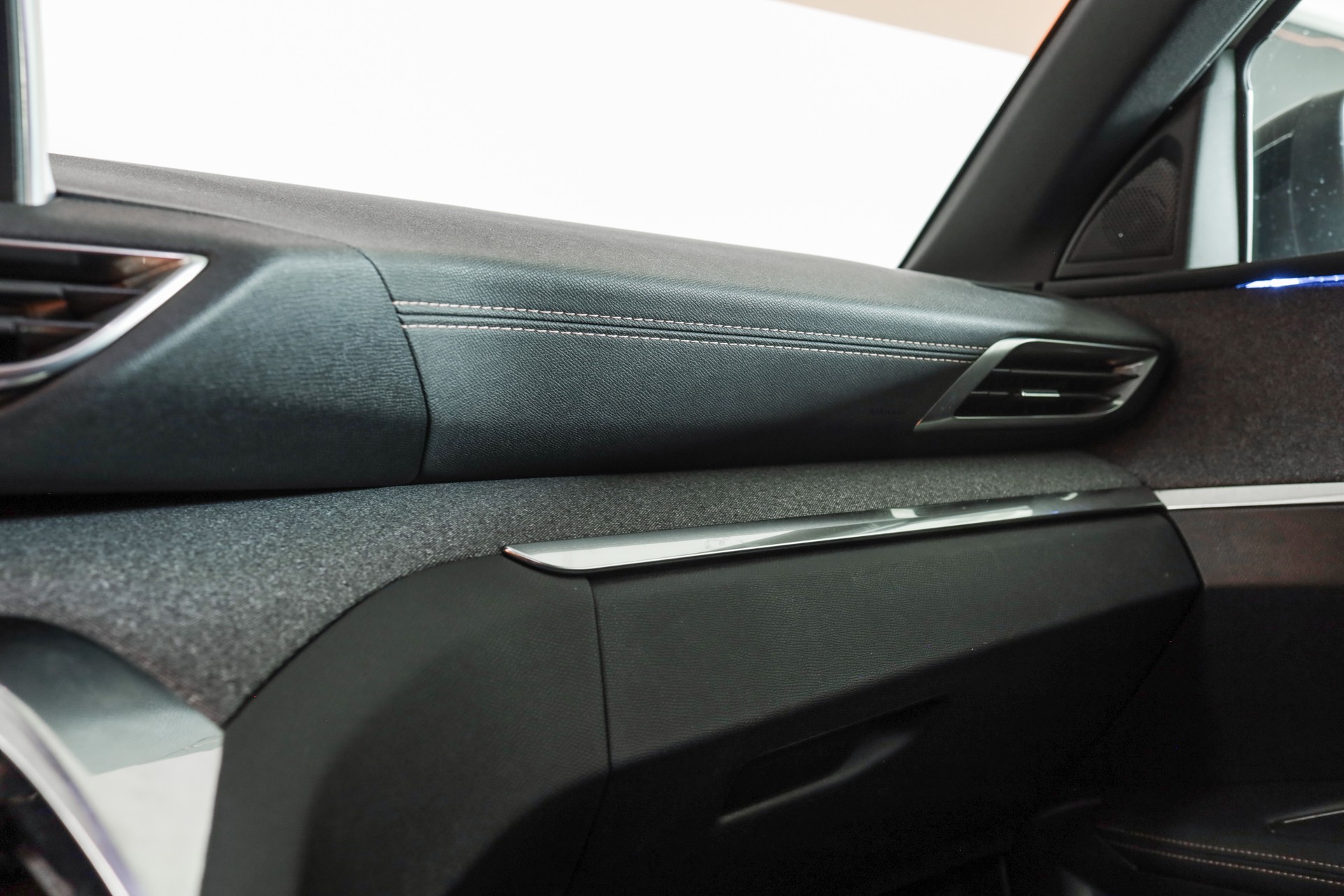 PEUGEOT 3008 1.6 BlueHDi GT Line EAT-image-8