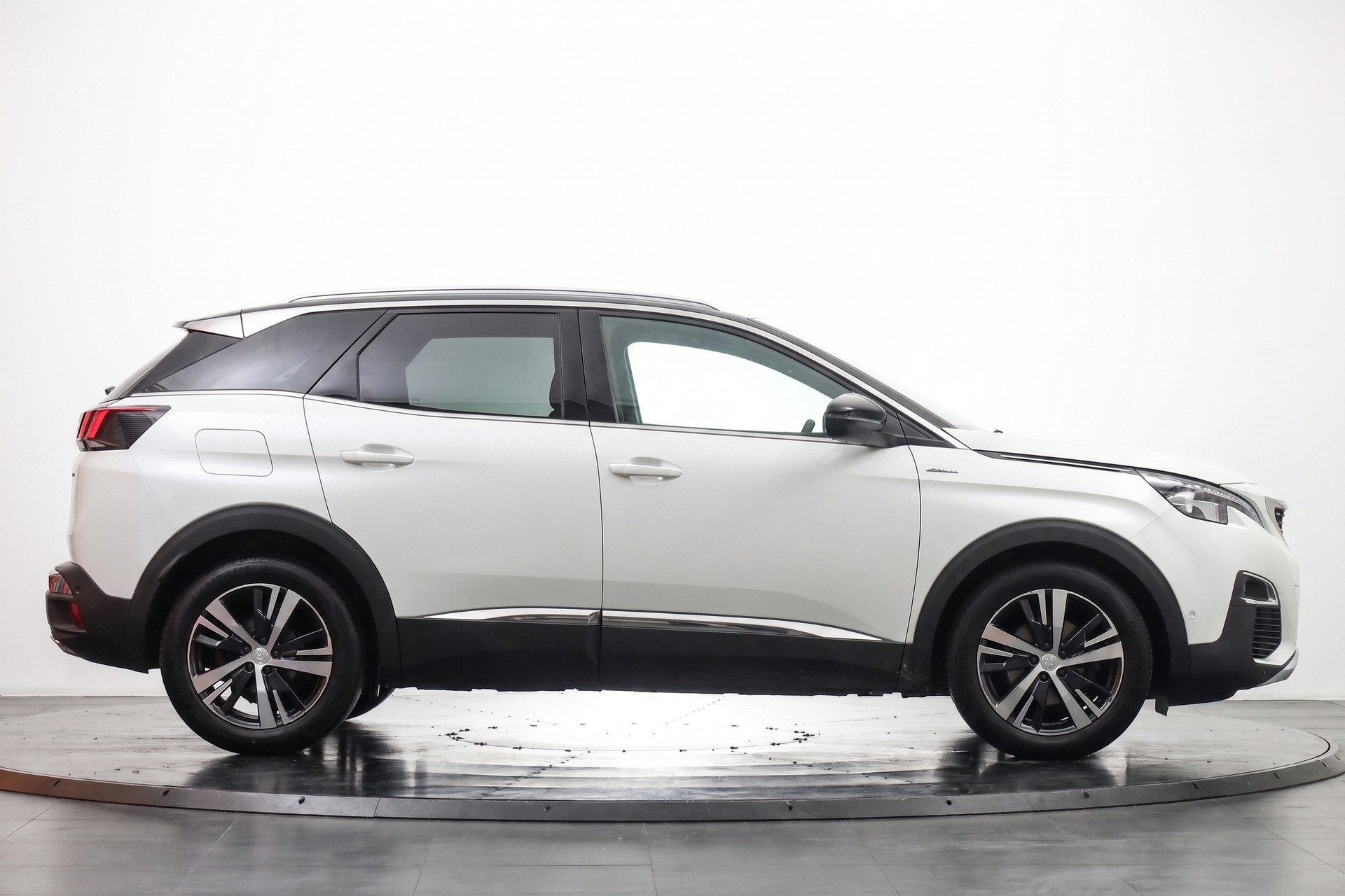 PEUGEOT 3008 1.6 BlueHDi GT Line EAT-showroom-element-3