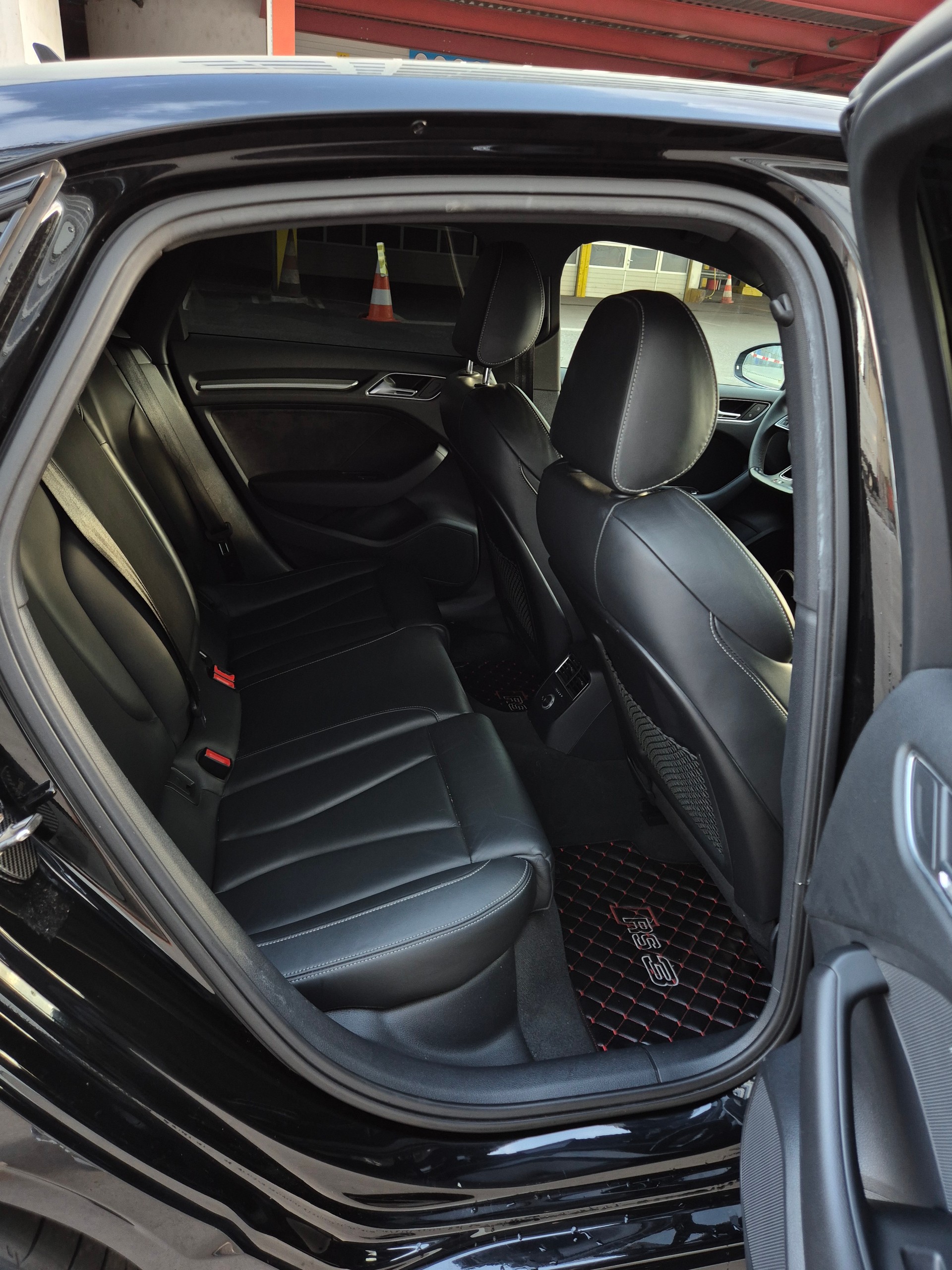 AUDI RS3-image-5