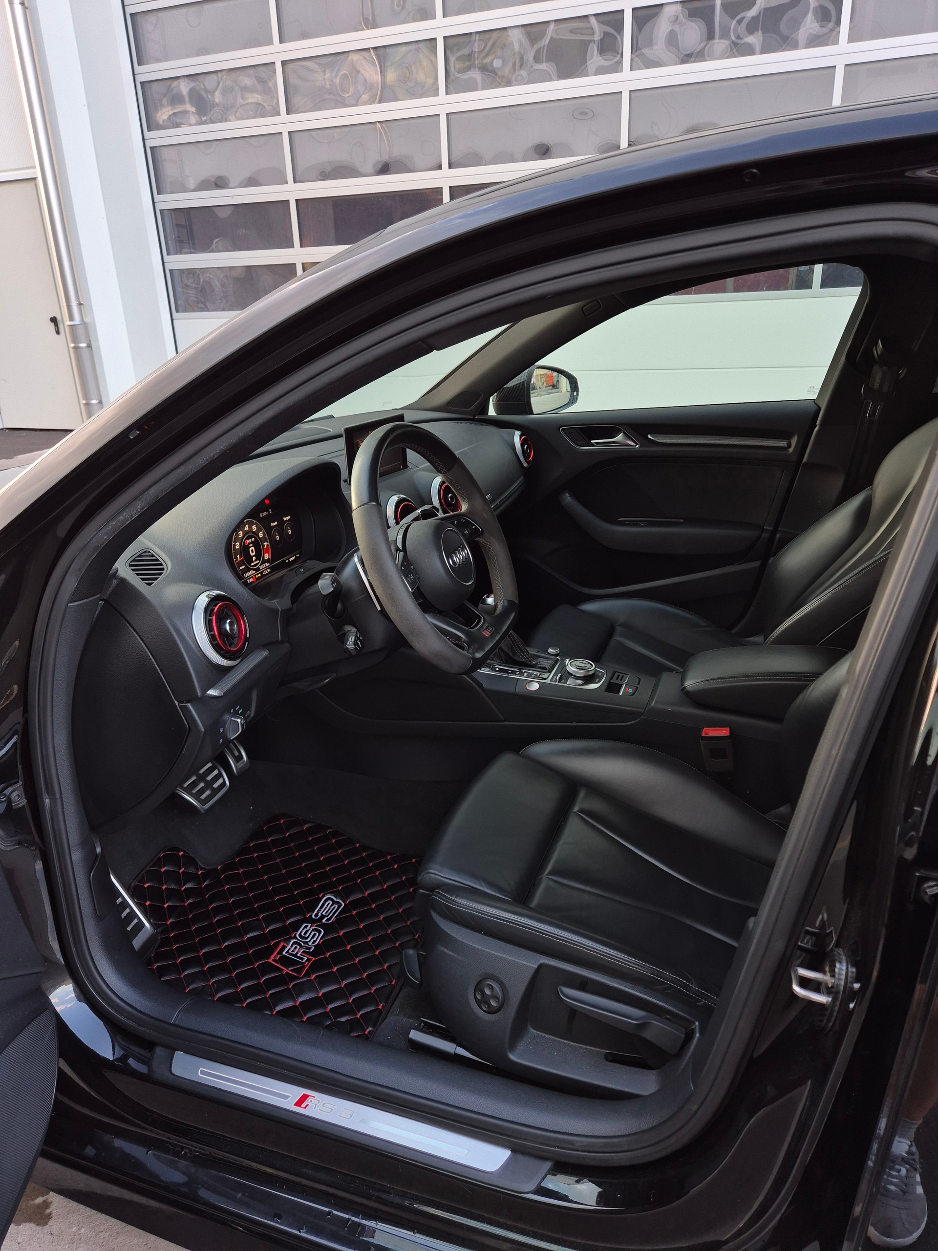 AUDI RS3-image-4