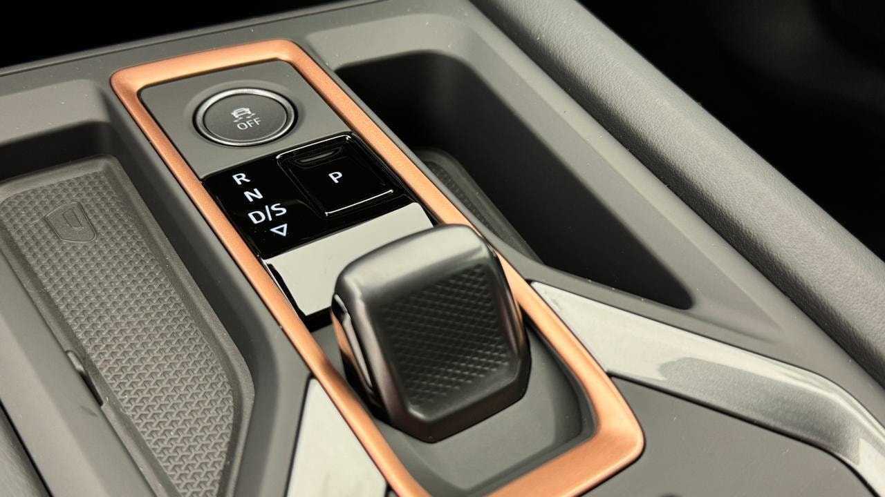 CUPRA LEON ST 2.0 TSI VZ Black Edition-image-10