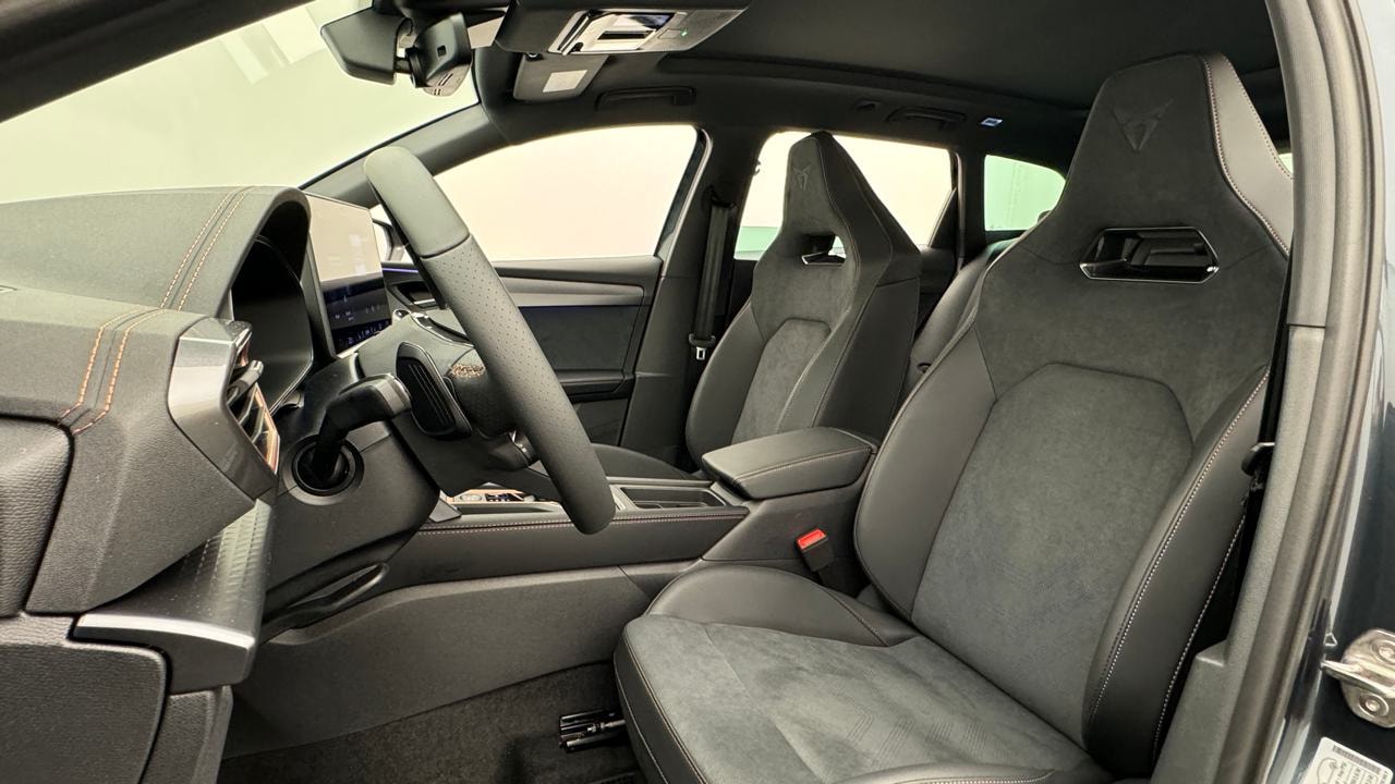 CUPRA LEON ST 2.0 TSI VZ Black Edition-image-4