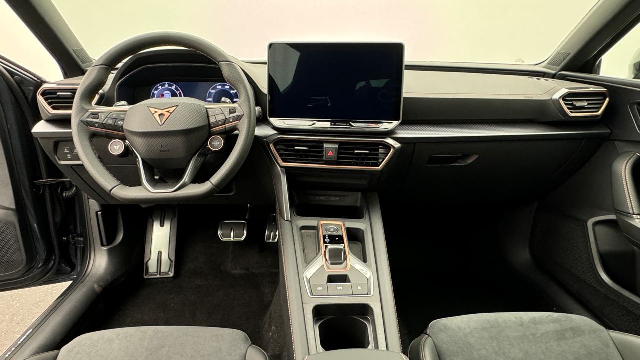 CUPRA LEON ST 2.0 TSI VZ Black Edition-image-5